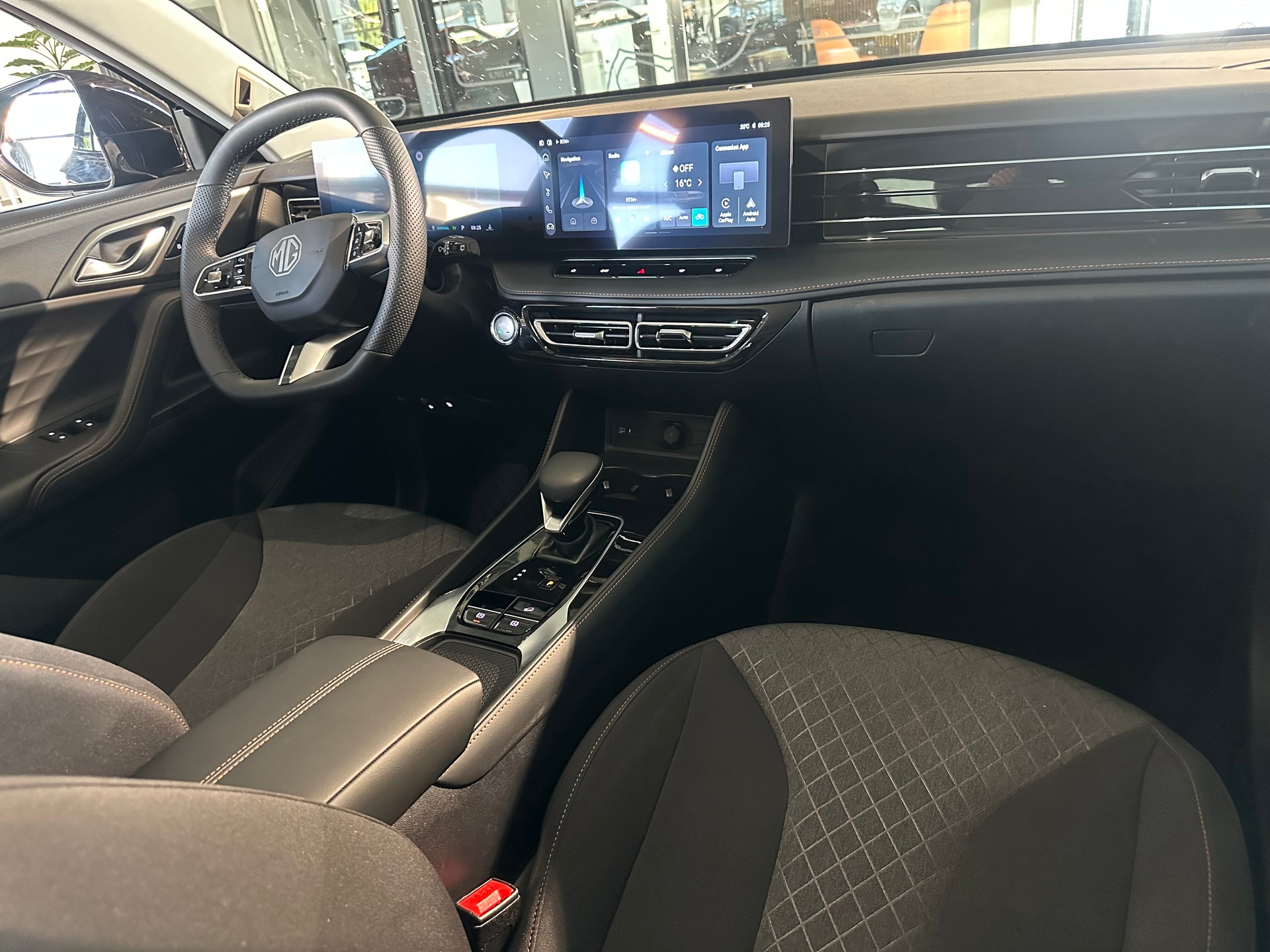 MG HS 1.5 T PHEV Comfort-image-8