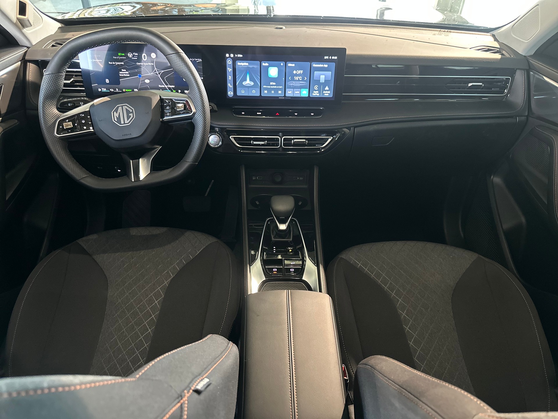 MG HS 1.5 T PHEV Comfort-image-9