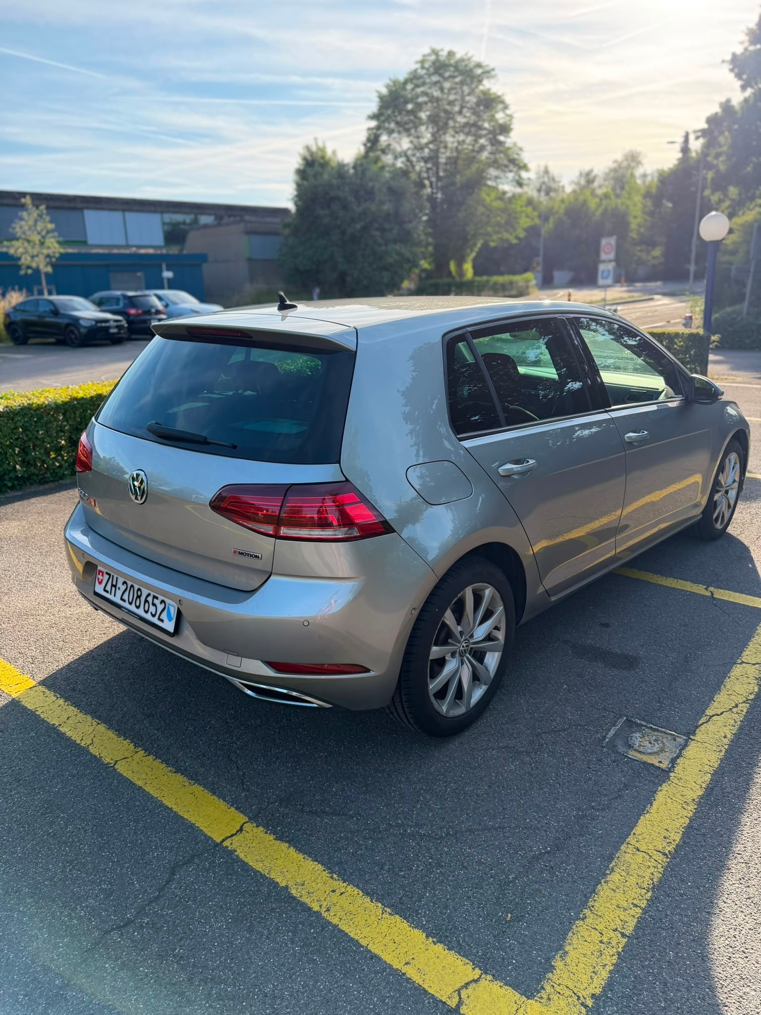 VW Golf 2.0 TDI Highline Swiss Line Limited 4M DSG-image-4