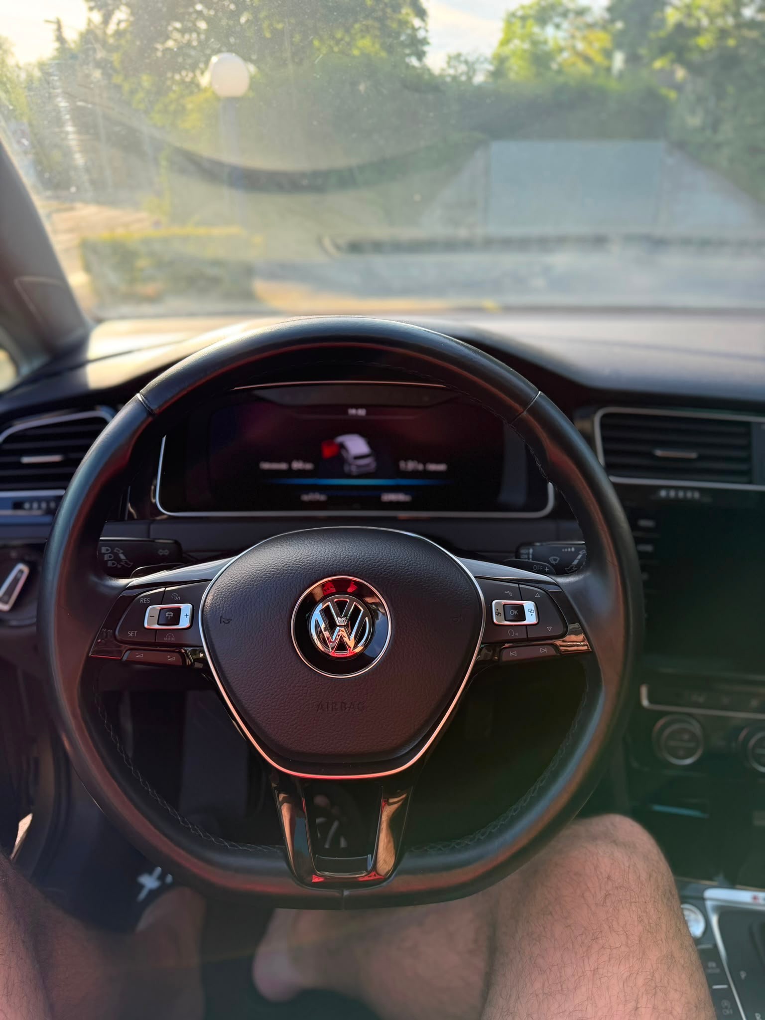 VW Golf 2.0 TDI Highline Swiss Line Limited 4M DSG-image-9
