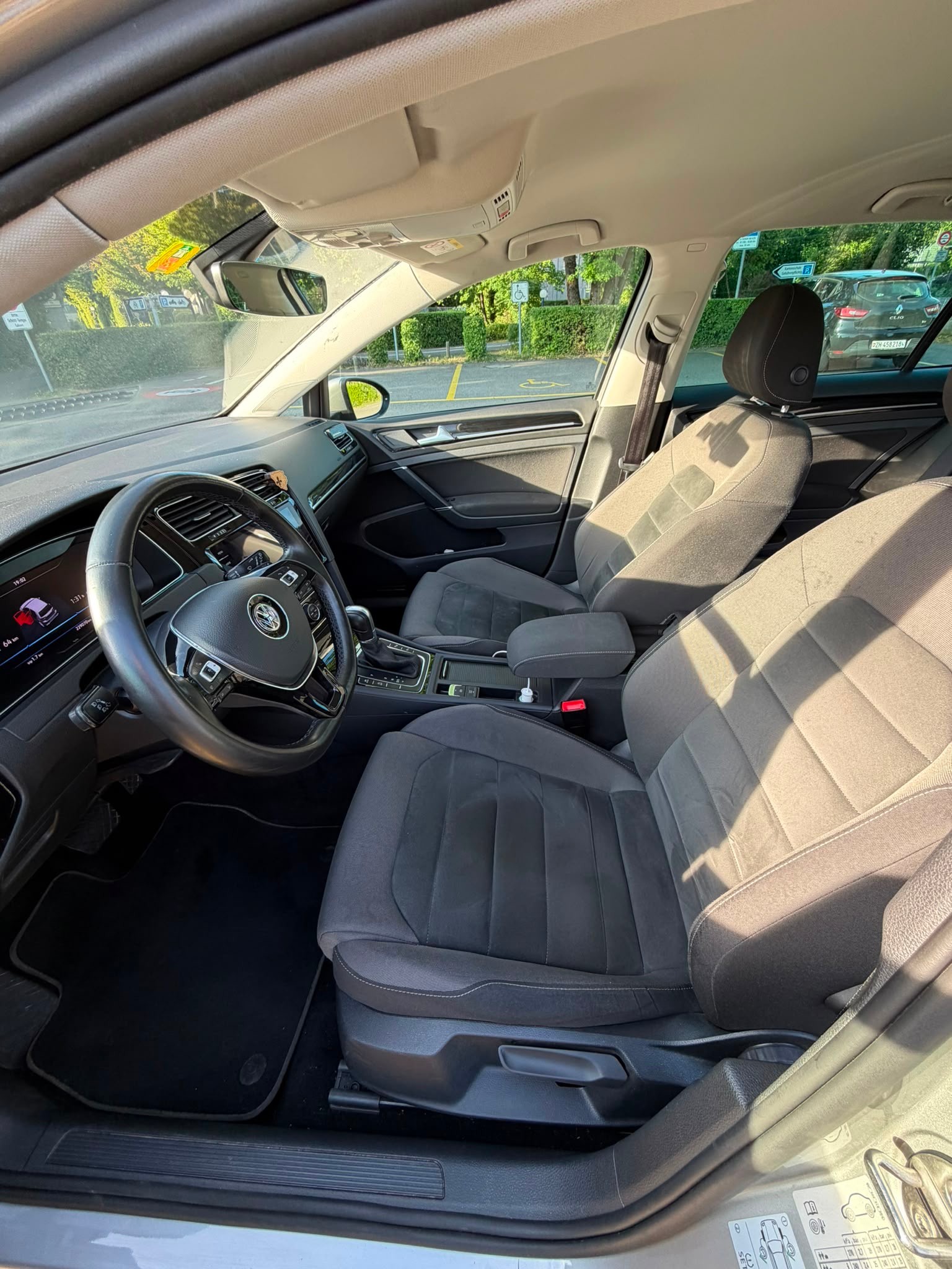 VW Golf 2.0 TDI Highline Swiss Line Limited 4M DSG-image-7