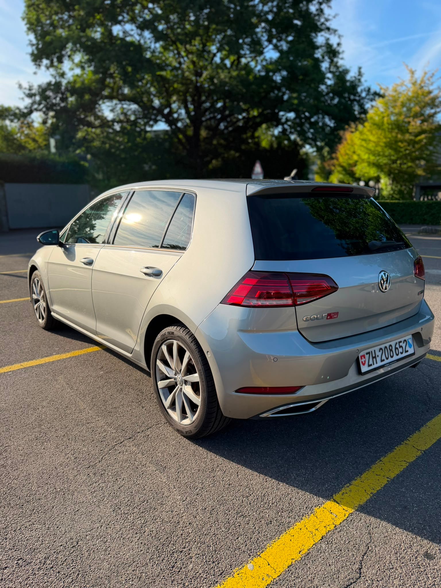 VW Golf 2.0 TDI Highline Swiss Line Limited 4M DSG-image-6