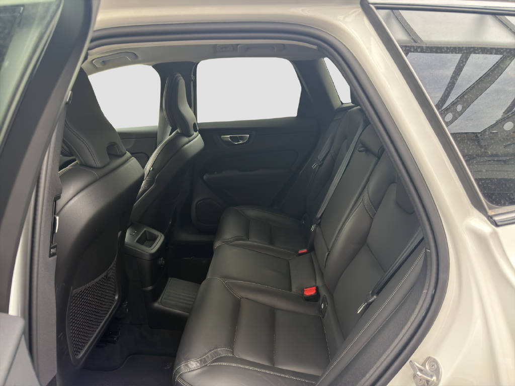 VOLVO XC60 2.0 T6 TE Plus Dark eAWD-image-12