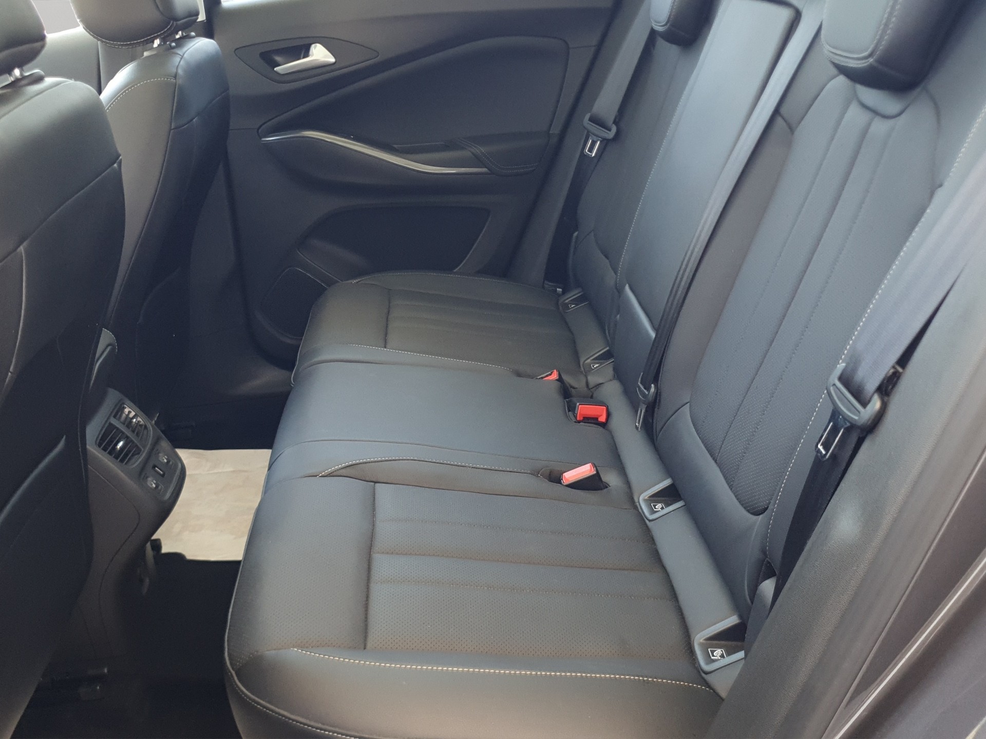 OPEL Grandland X 1.6 TP Ultimate Automatik-image-13