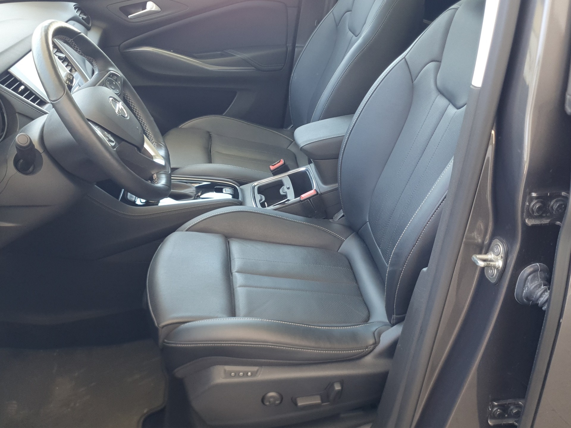 OPEL Grandland X 1.6 TP Ultimate Automatik-image-9