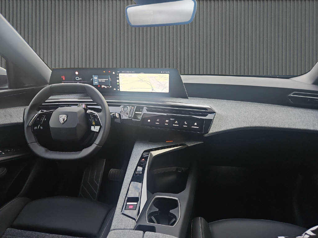 PEUGEOT 5008 1.2 mHY 145PS Allure Premium-image-10