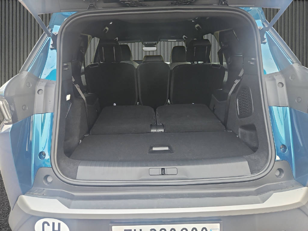 PEUGEOT 5008 1.2 mHY 145PS Allure Premium-image-14
