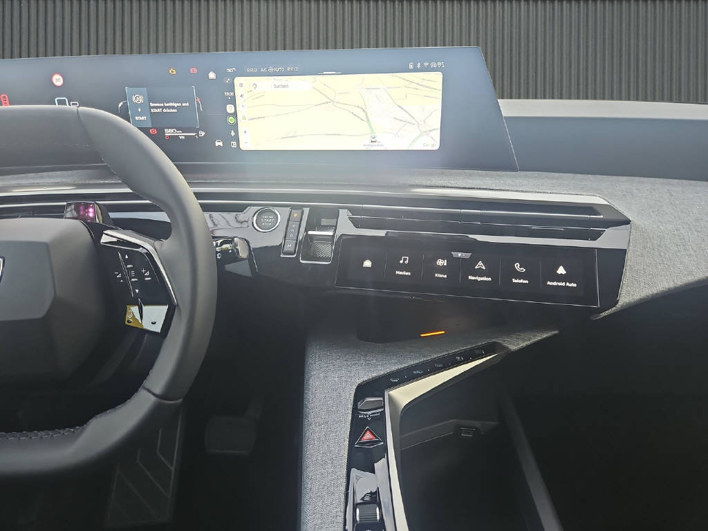 PEUGEOT 5008 1.2 mHY 145PS Allure Premium-image-12