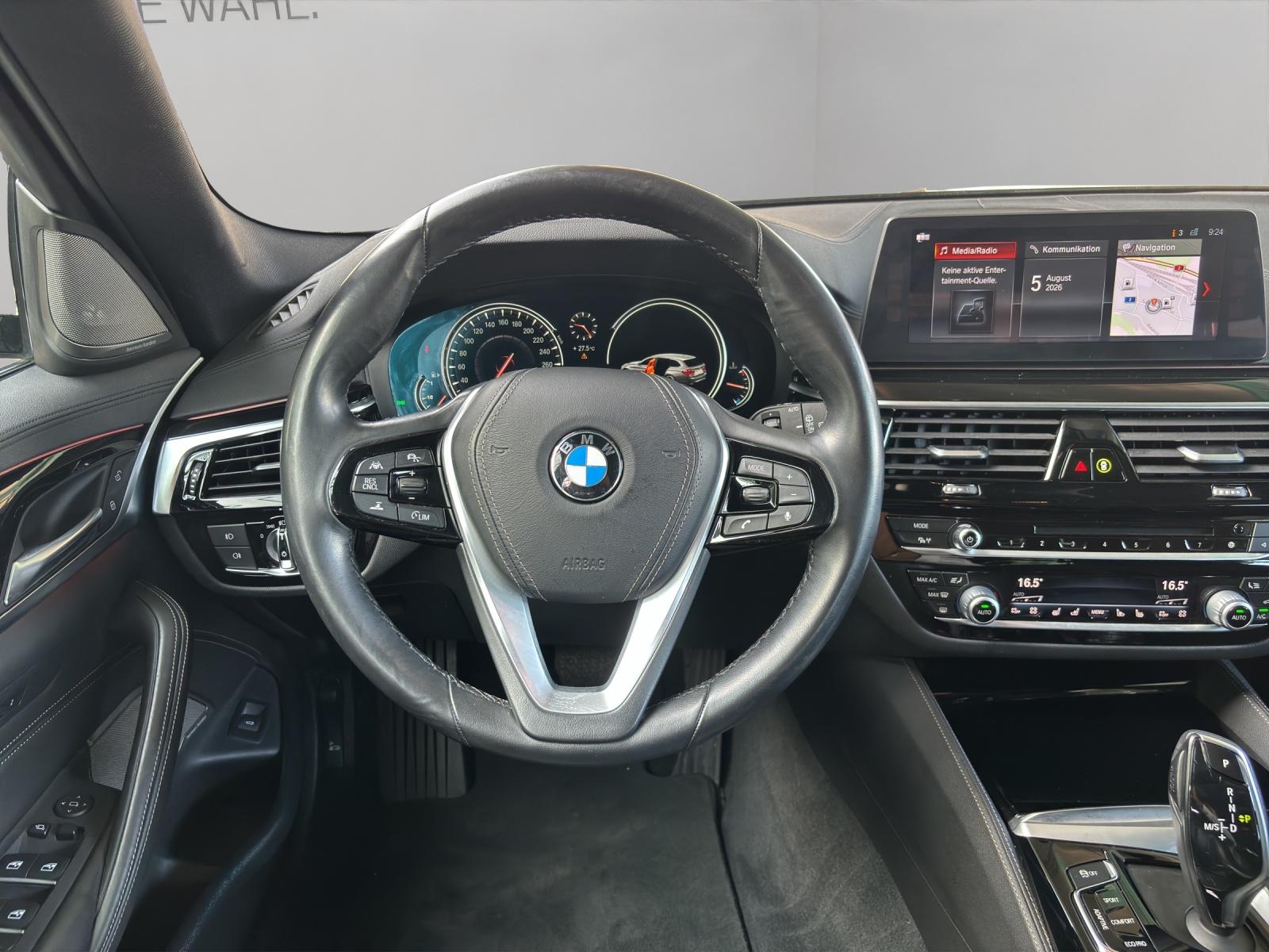 BMW 540i xDrive Touring-image-7