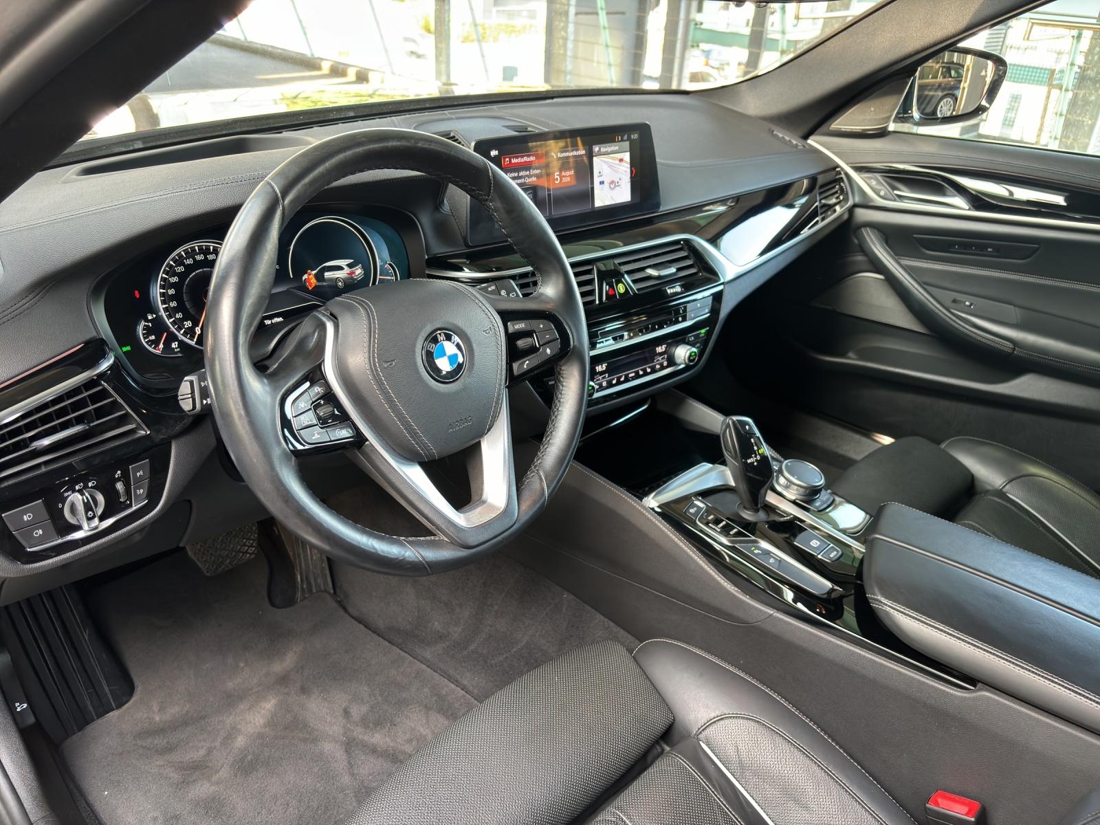 BMW 540i xDrive Touring-image-8