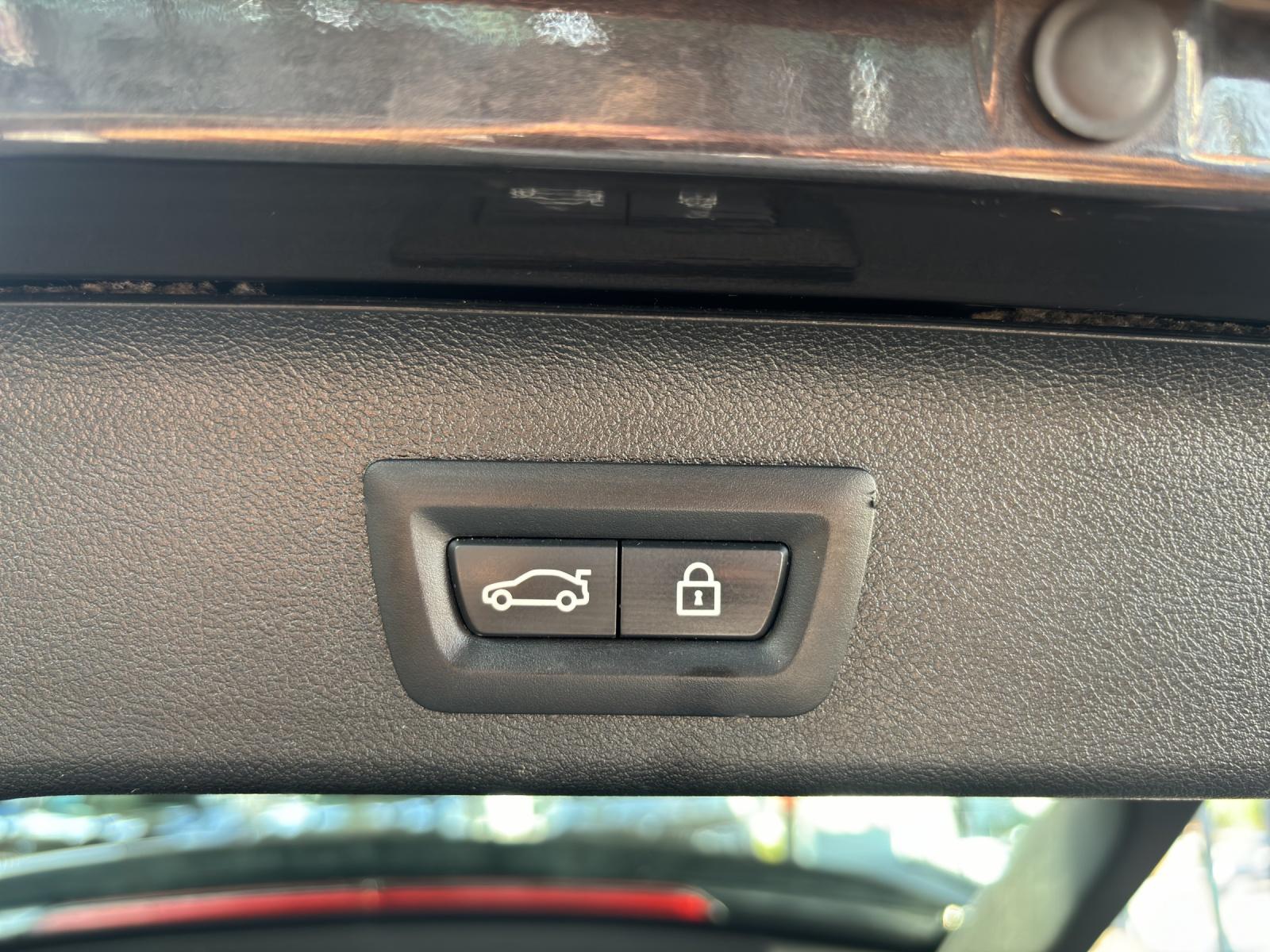 BMW 540i xDrive Touring-image-23