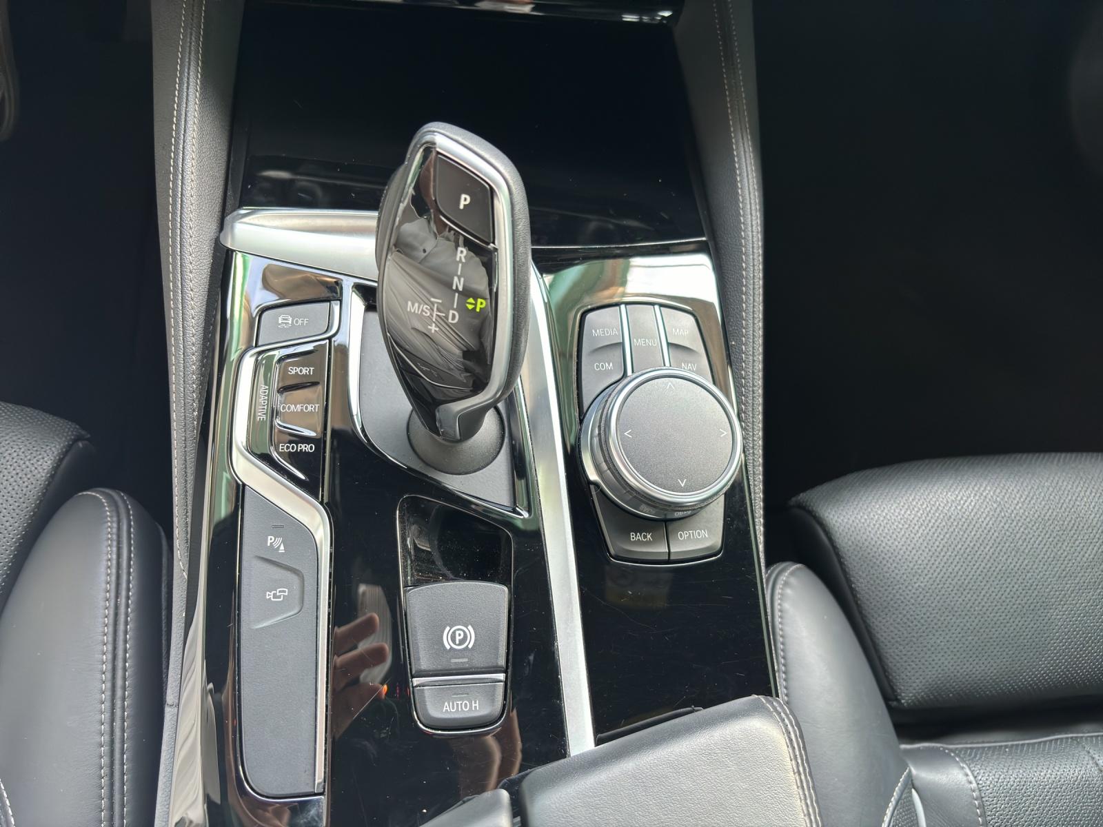 BMW 540i xDrive Touring-image-6