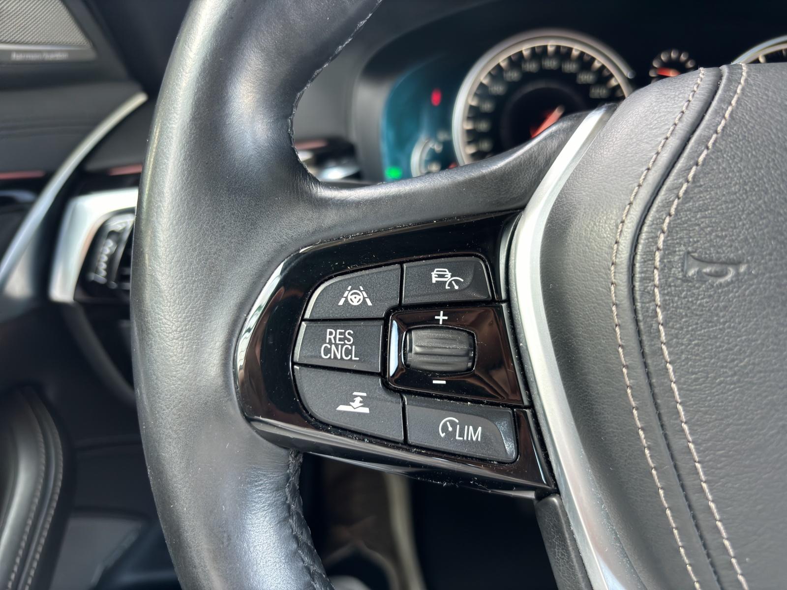 BMW 540i xDrive Touring-image-11