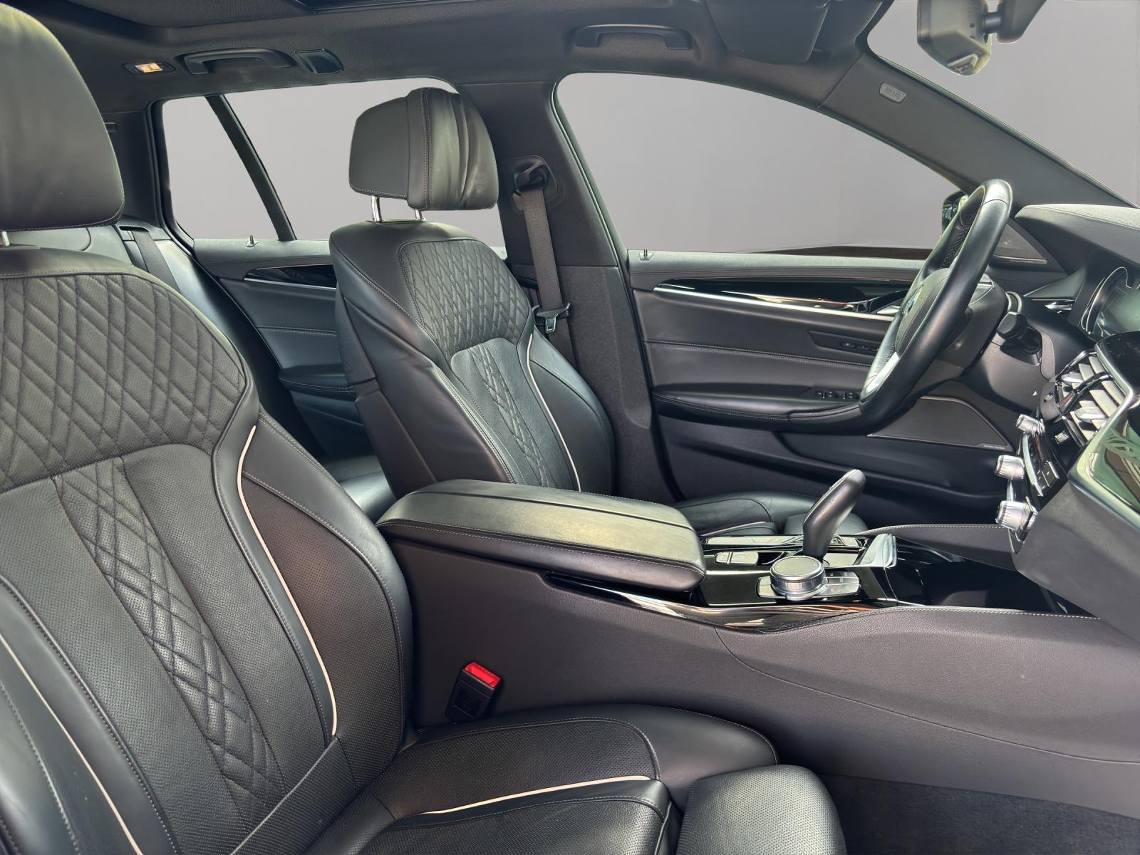 BMW 540i xDrive Touring-image-17