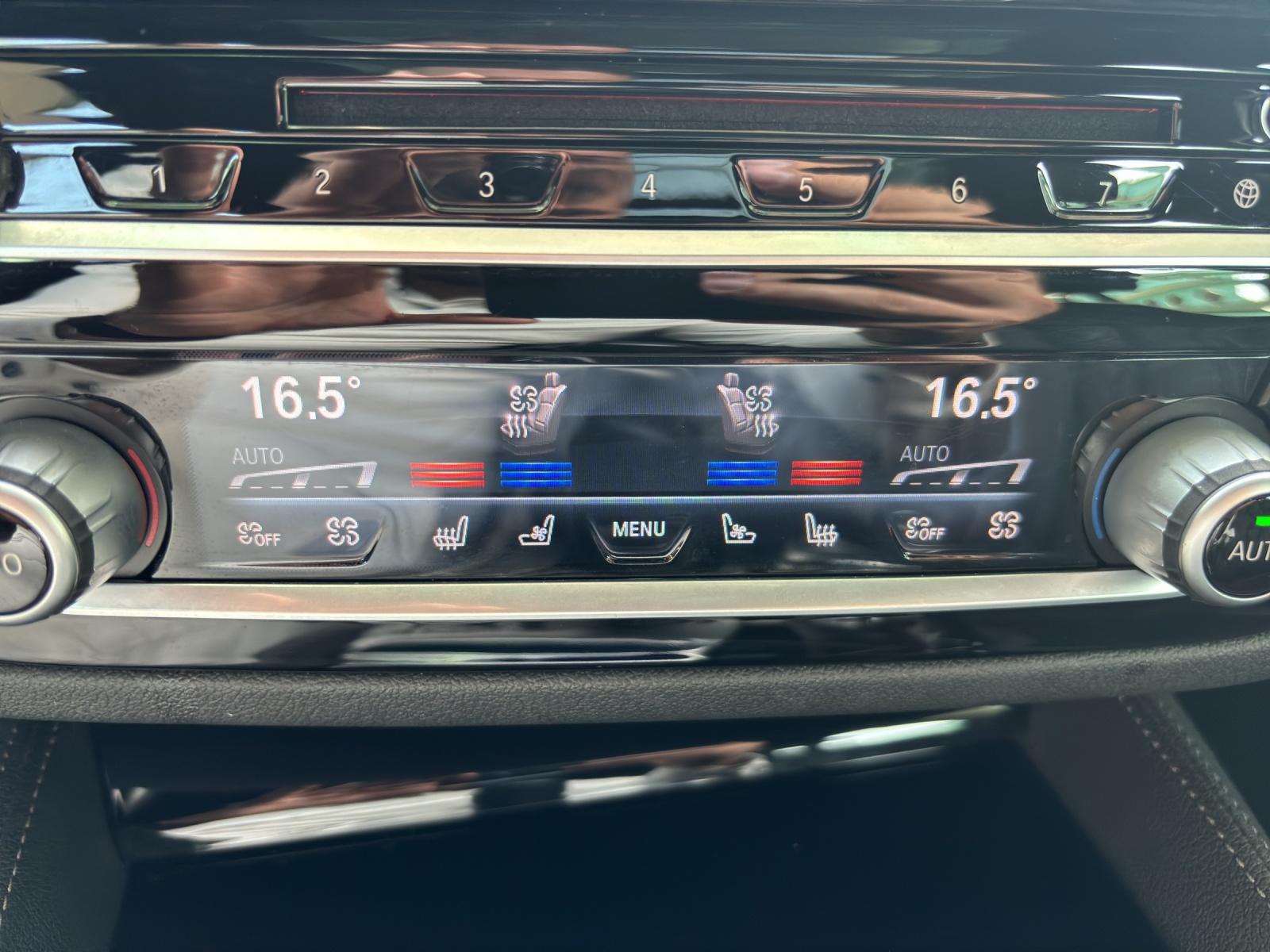 BMW 540i xDrive Touring-image-15