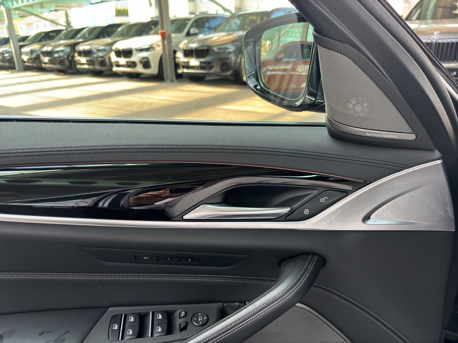 BMW 540i xDrive Touring-image-21