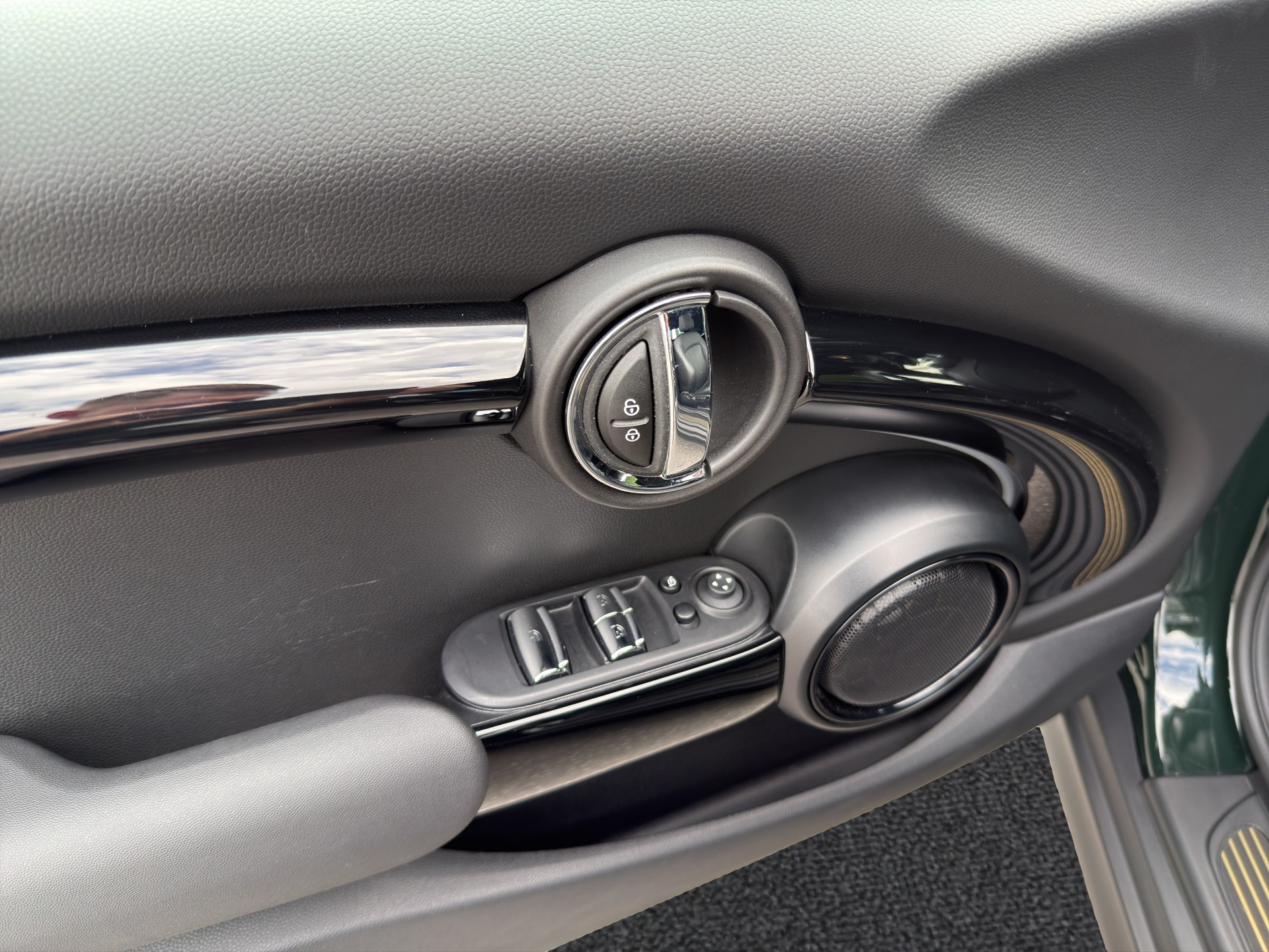 MINI Cooper S Cabriolet-image-9