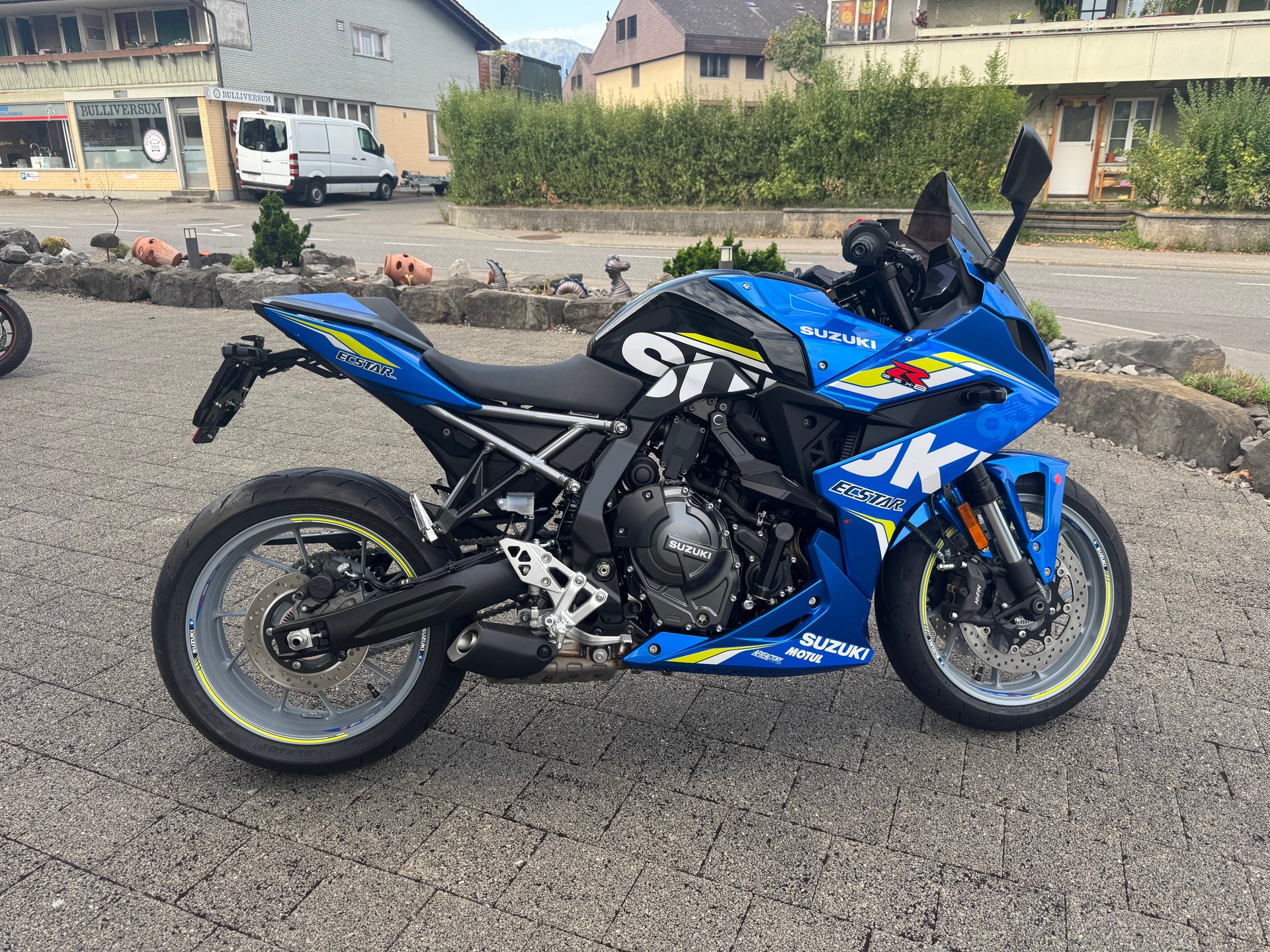 SUZUKI GSX-8R-image-2