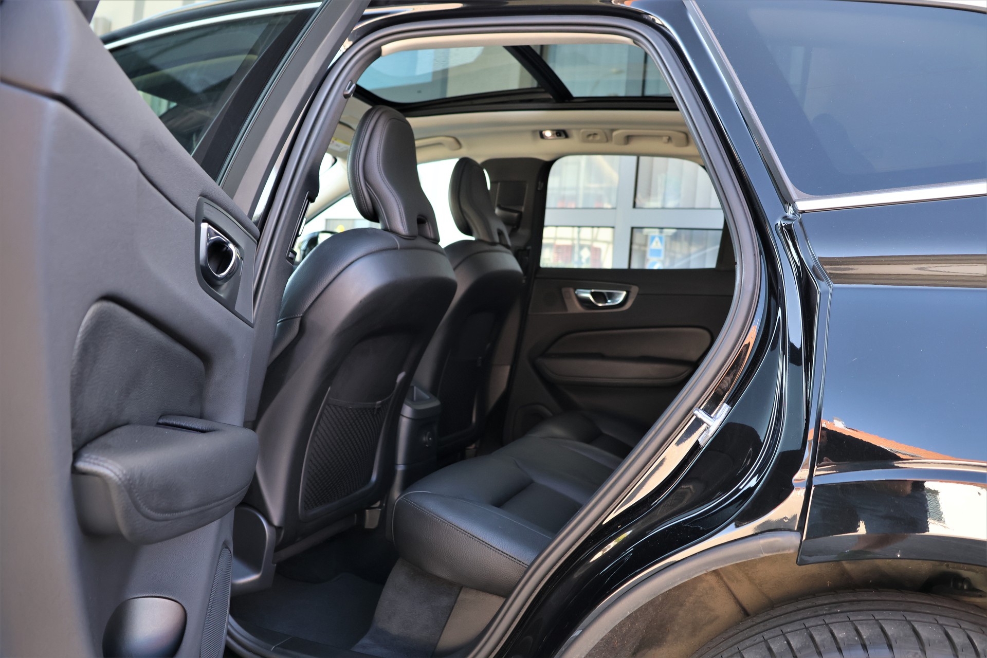 VOLVO XC60 T8 eAWD Inscription Geartronic (CH)-image-12