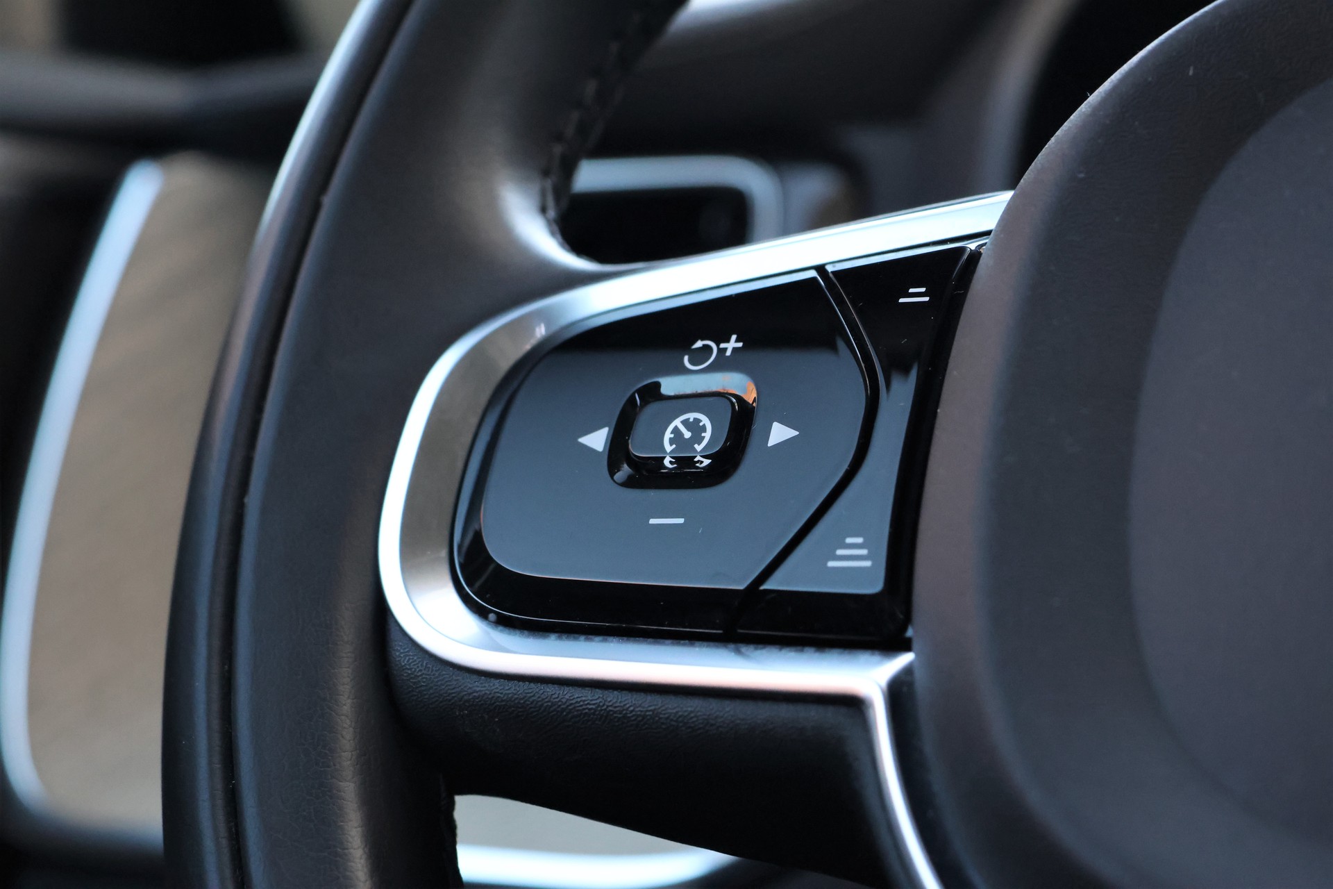 VOLVO XC60 T8 eAWD Inscription Geartronic (CH)-image-17