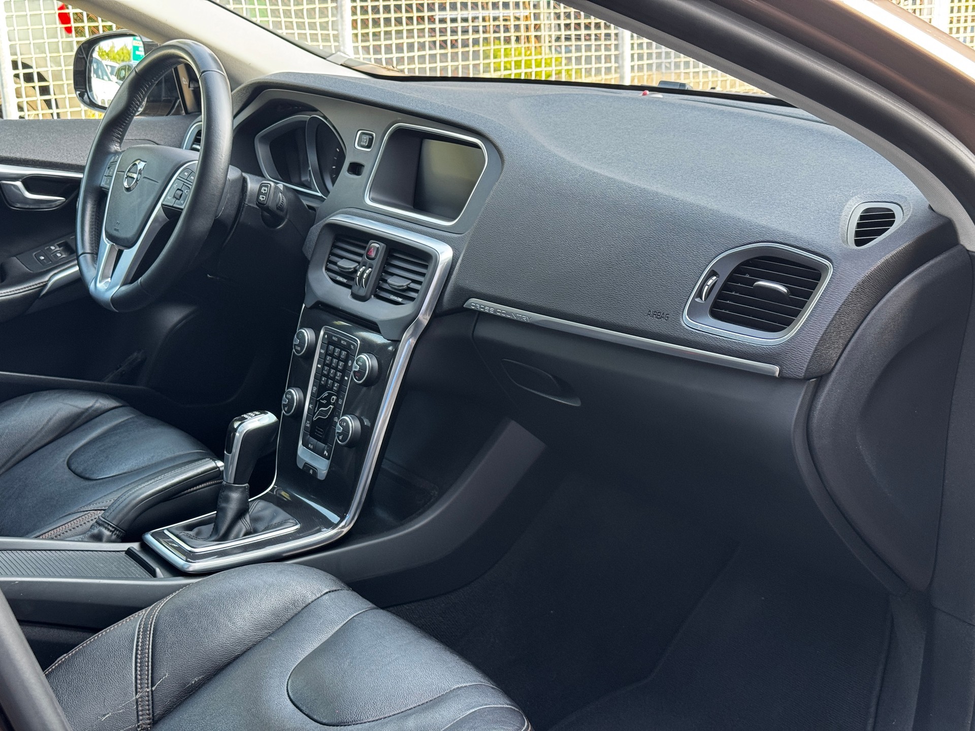 VOLVO V40 T4 Momentum-image-9
