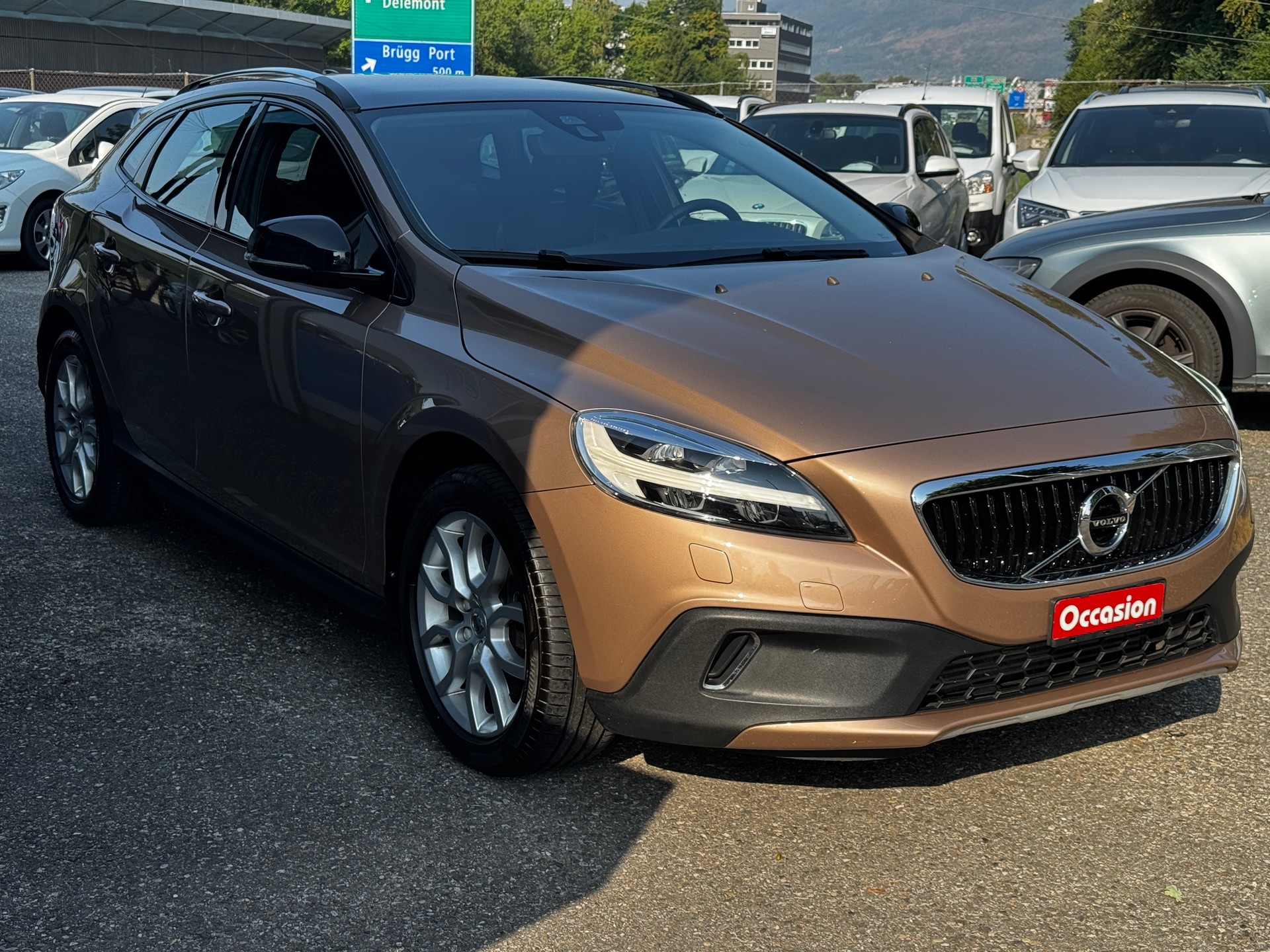 VOLVO V40 T4 Momentum-image-2