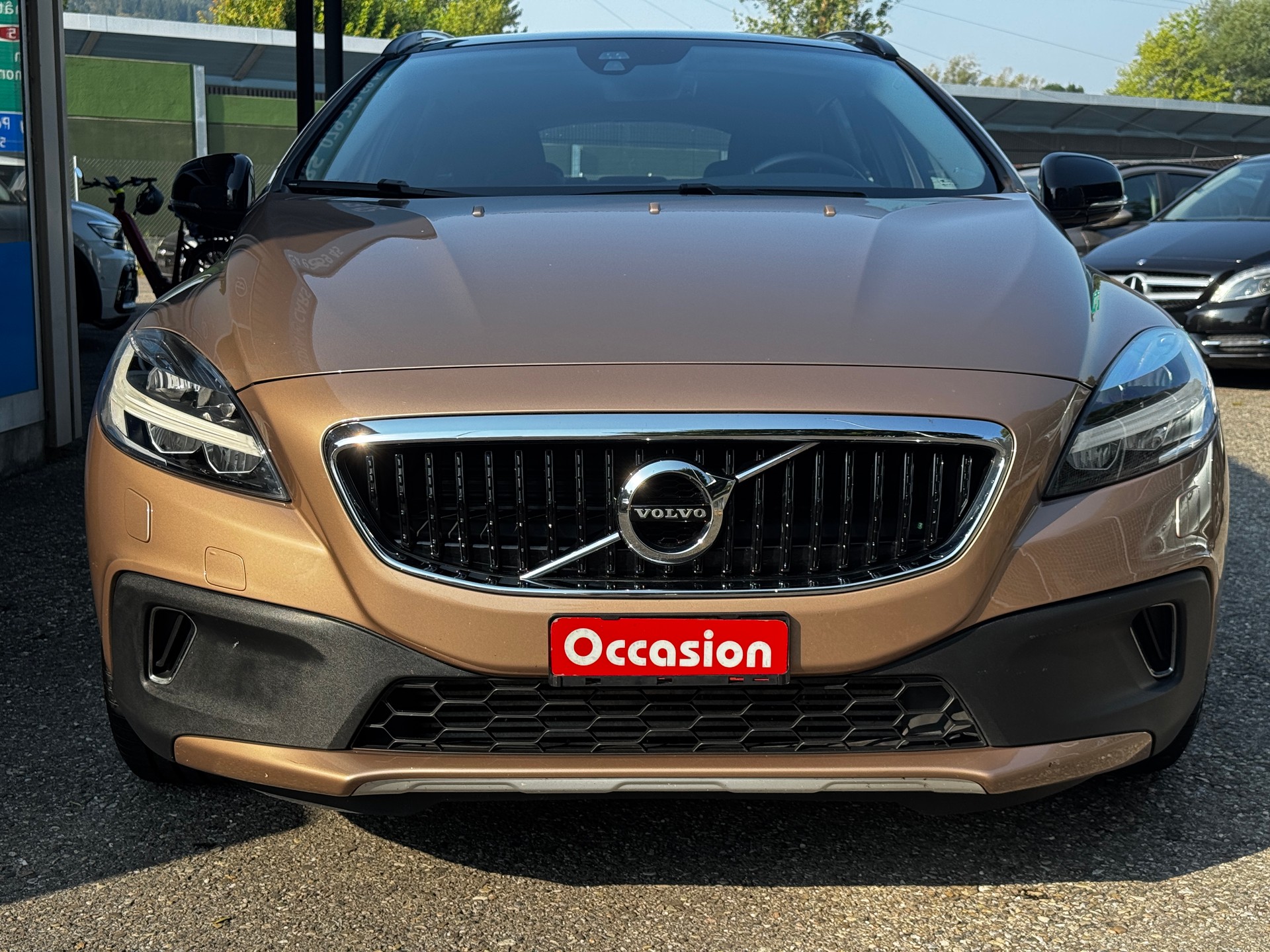 VOLVO V40 T4 Momentum-image-0