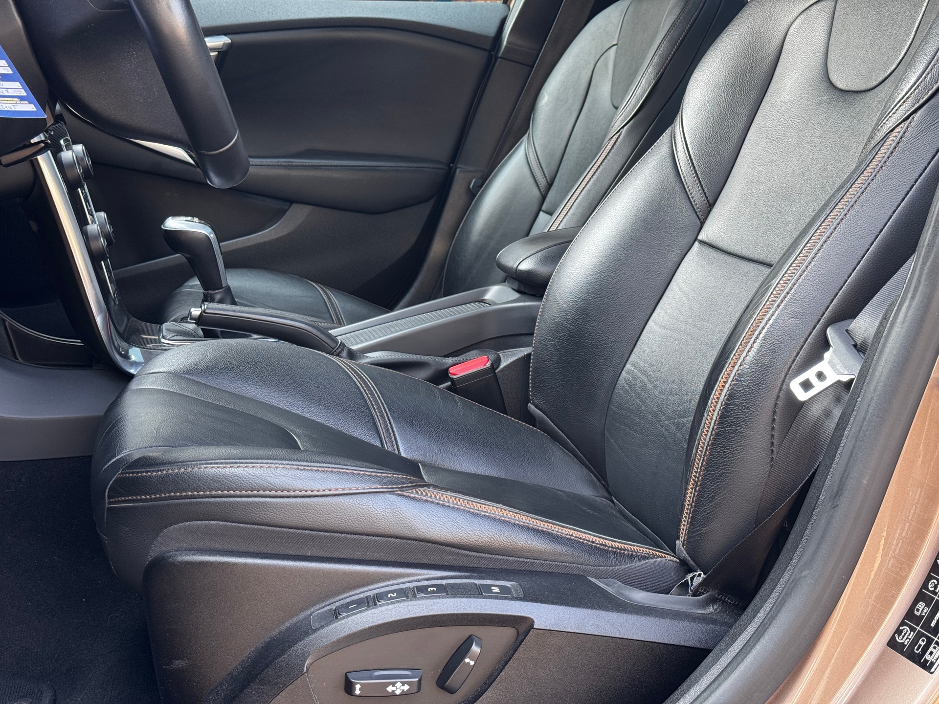 VOLVO V40 T4 Momentum-image-13