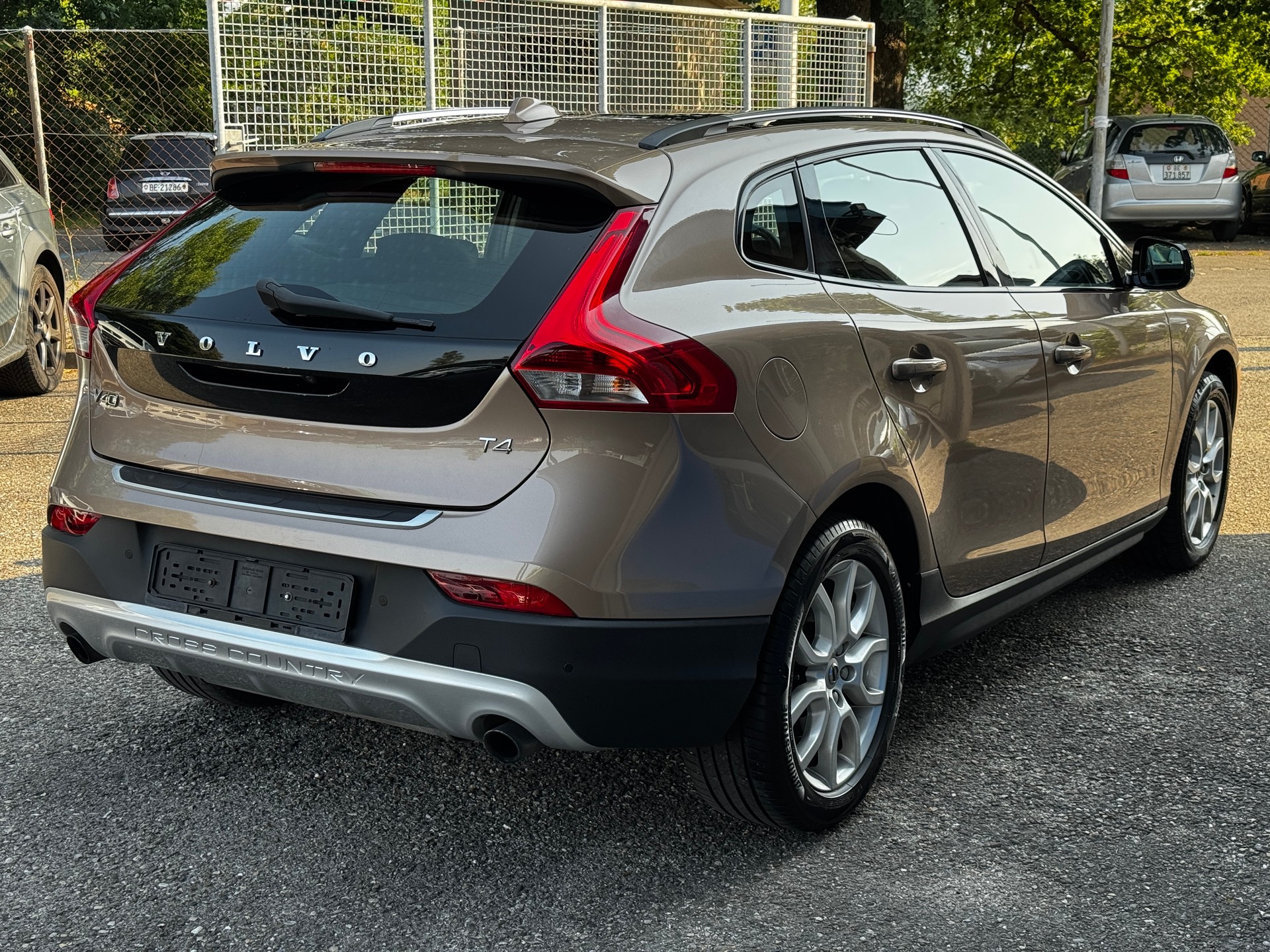 VOLVO V40 T4 Momentum-image-6