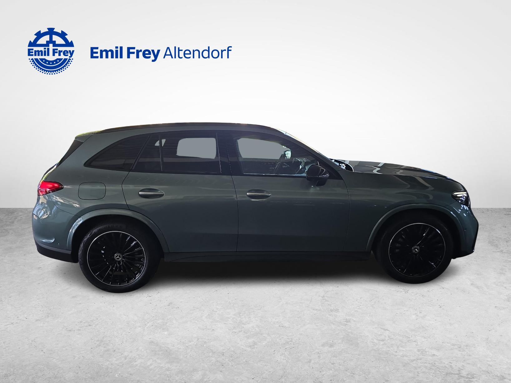 MERCEDES-BENZ GLC 300 4MATIC AMG Line-image-5