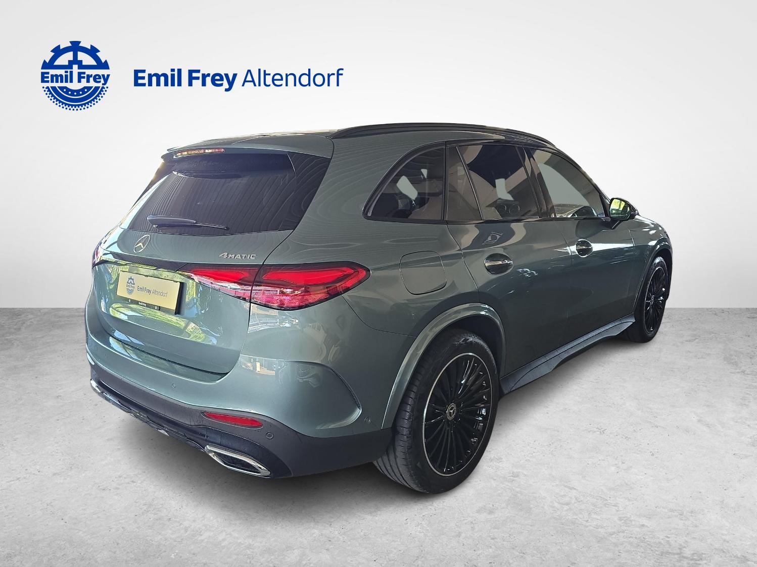 MERCEDES-BENZ GLC 300 4MATIC AMG Line-image-4