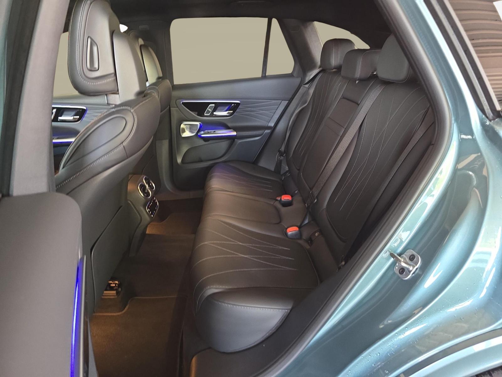MERCEDES-BENZ GLC 300 4MATIC AMG Line-image-10