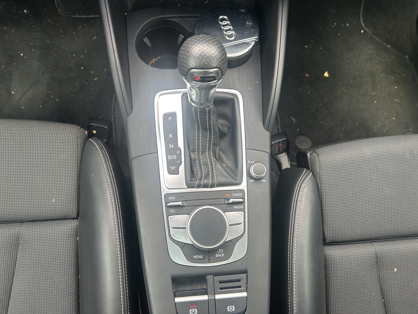 AUDI A3 Sportback 1.4 TFSI Ambition S-tronic-image-10