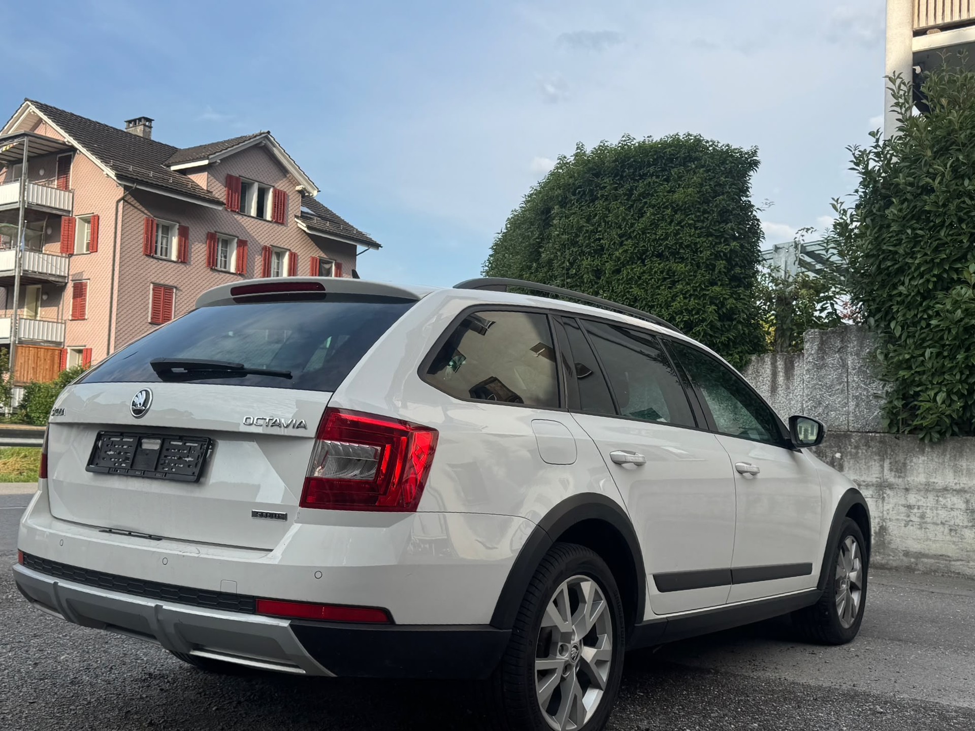 SKODA Octavia Combi 2.0 TDI Scout 4x4 DSG-image-6