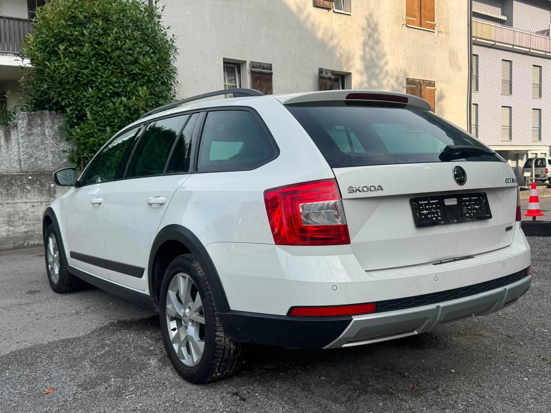 SKODA Octavia Combi 2.0 TDI Scout 4x4 DSG-image-7