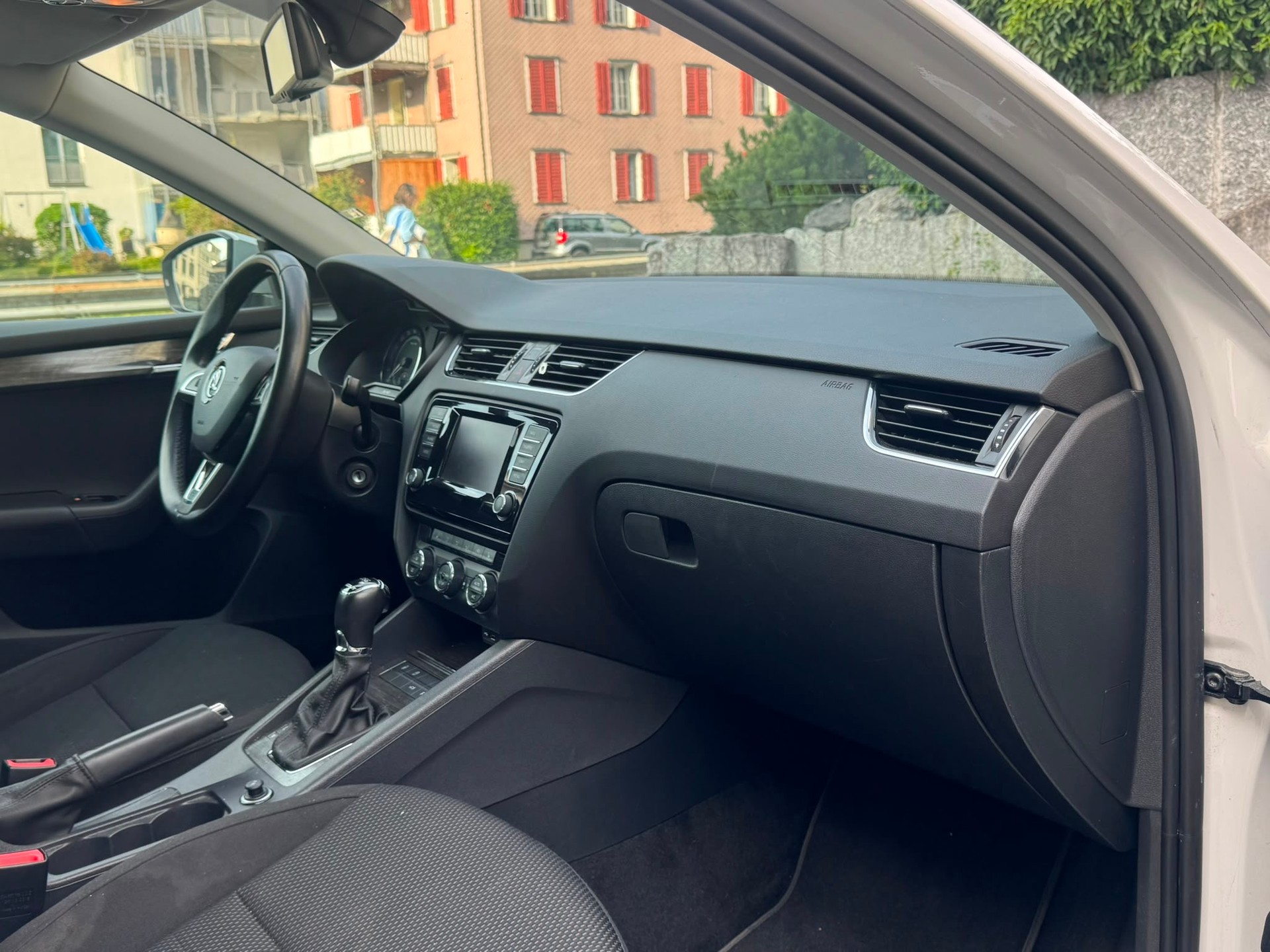 SKODA Octavia Combi 2.0 TDI Scout 4x4 DSG-image-11