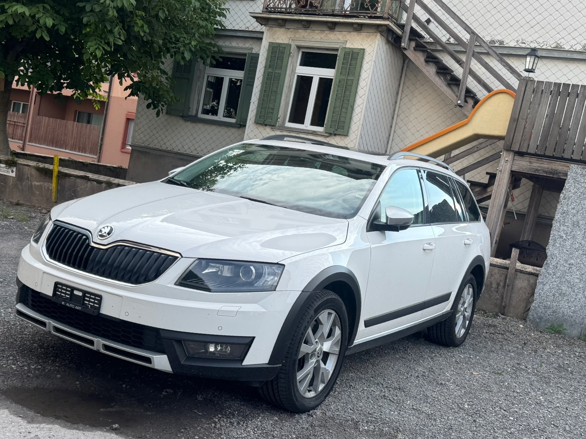 SKODA Octavia Combi 2.0 TDI Scout 4x4 DSG-image-14