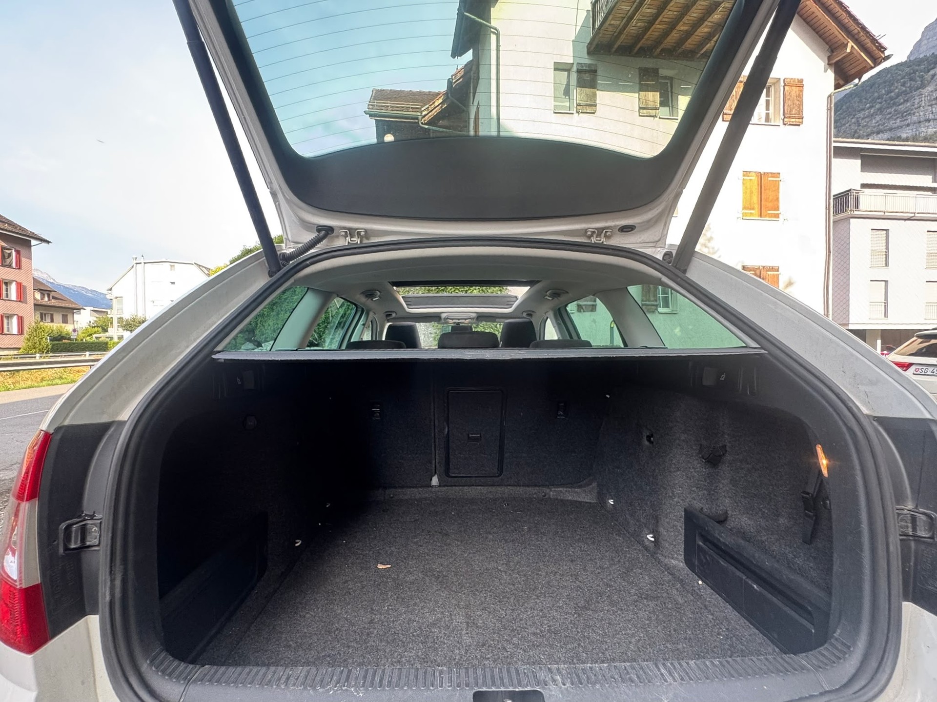 SKODA Octavia Combi 2.0 TDI Scout 4x4 DSG-image-13