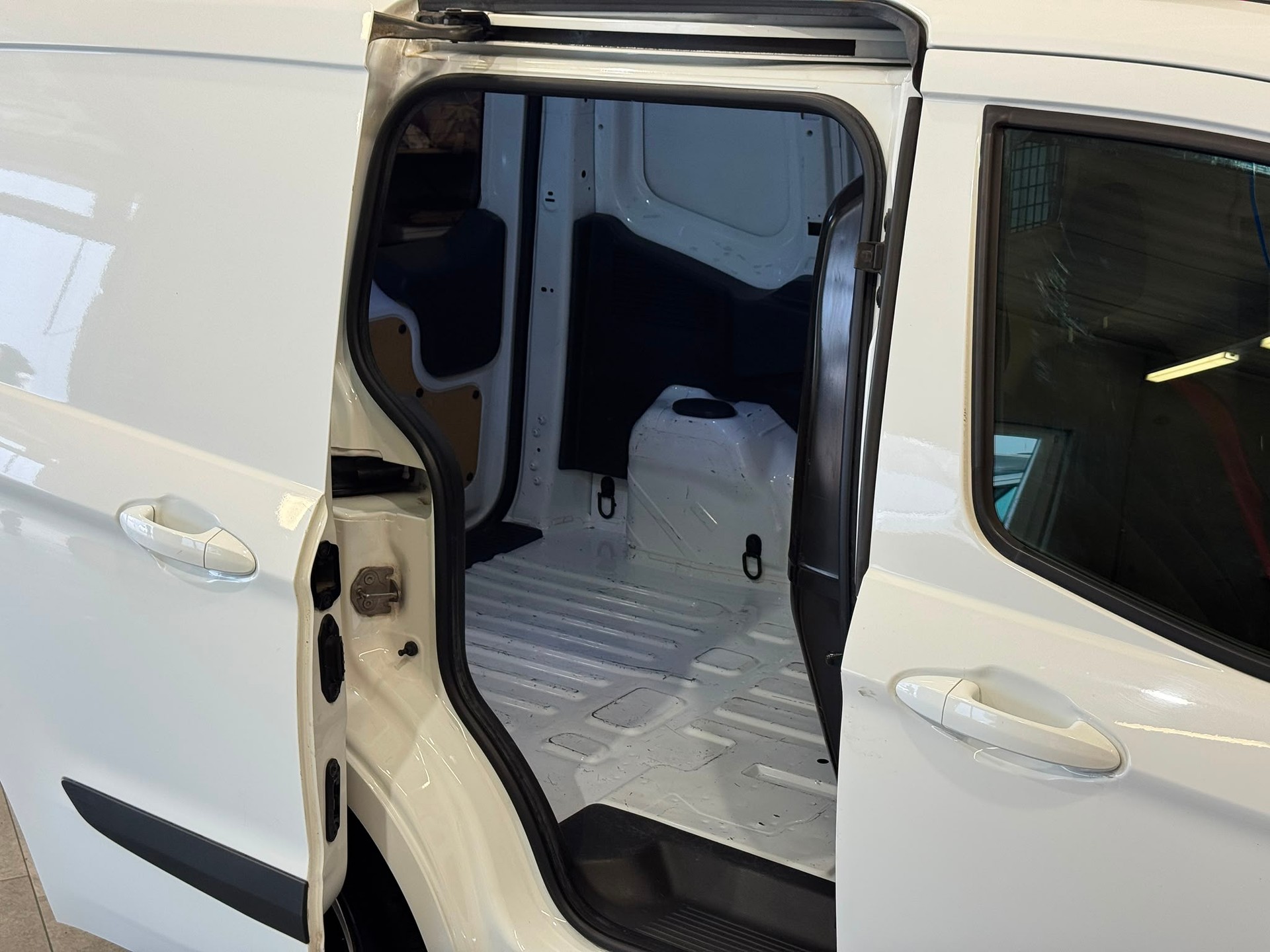 FORD Transit Courier Van 1.5 TDCi Trend-image-4