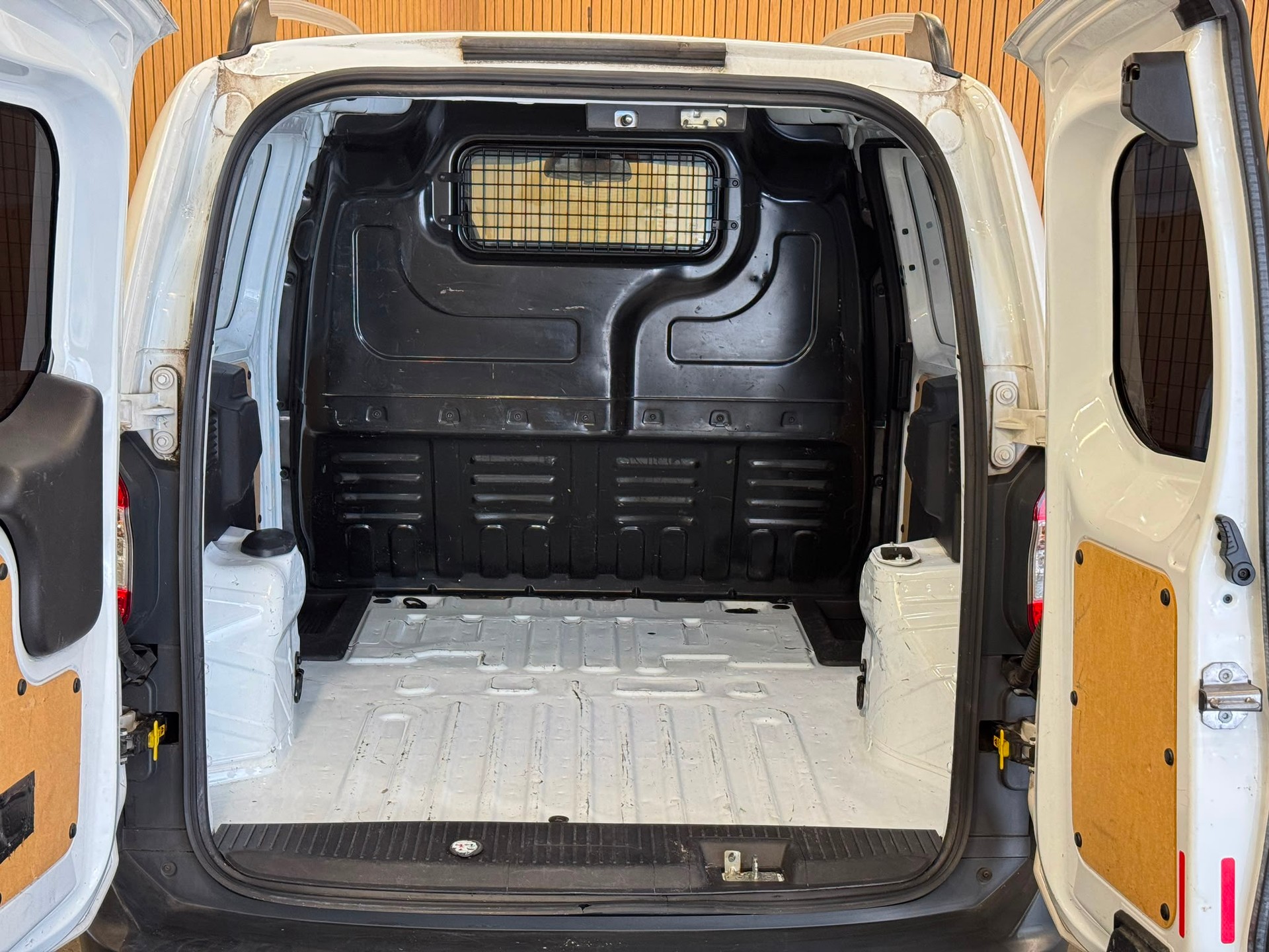 FORD Transit Courier Van 1.5 TDCi Trend-image-6