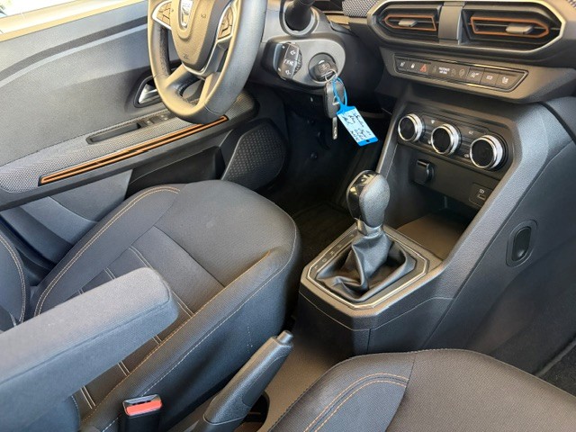 DACIA Sandero Stepway TCe 90 Comfort CVT-image-10
