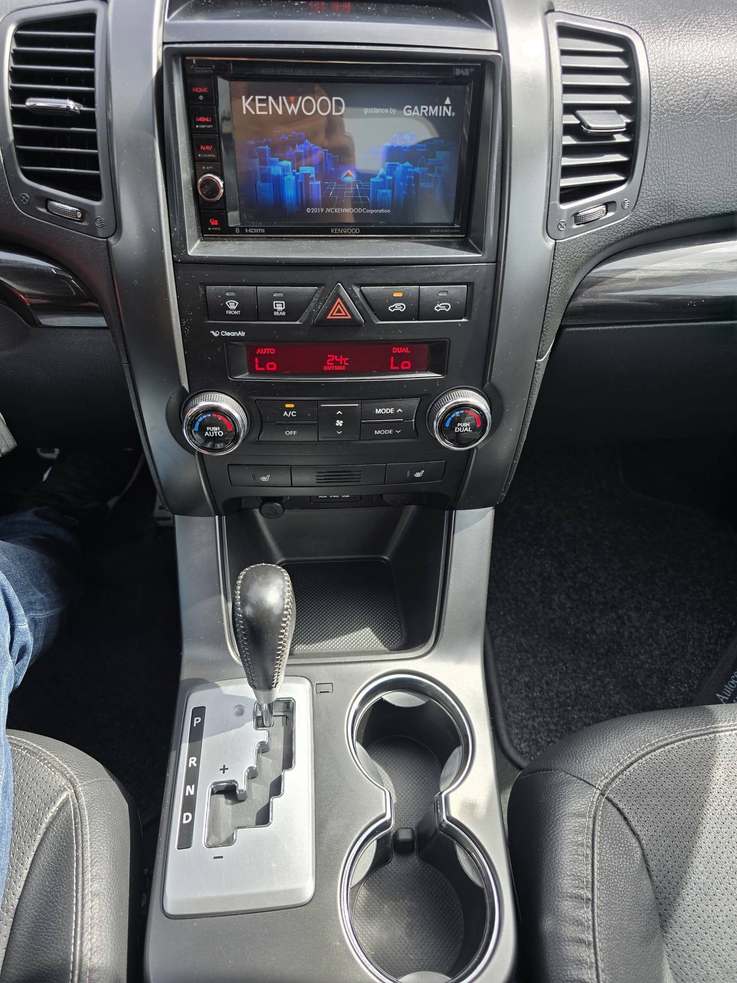KIA Sorento 2.2 CRDI Style Automatic-image-14