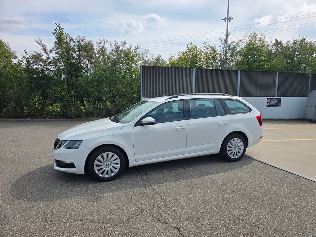 SKODA Octavia Combi 1.6 TDI 115 Ambition DSG-showroom-element-2