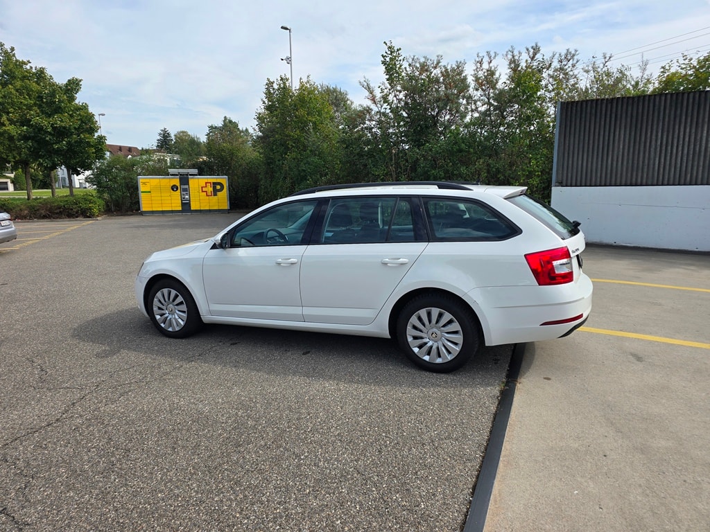 SKODA Octavia Combi 1.6 TDI 115 Ambition DSG-showroom-element-3