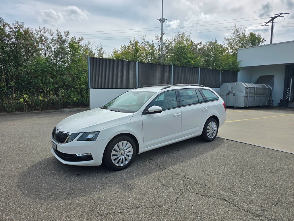SKODA Octavia Combi 1.6 TDI 115 Ambition DSG-showroom-element-1