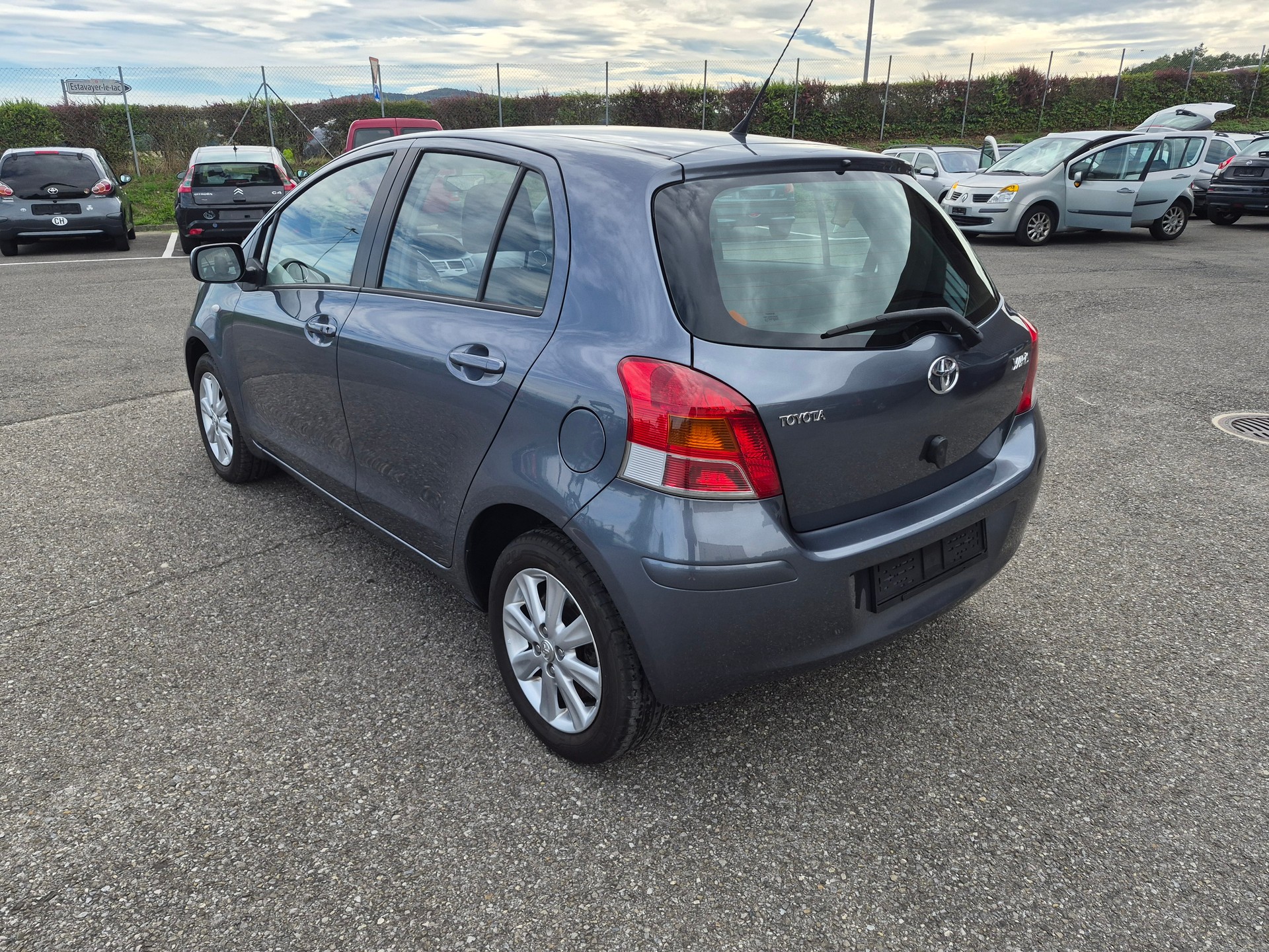 TOYOTA Yaris 1.33 S-image-4