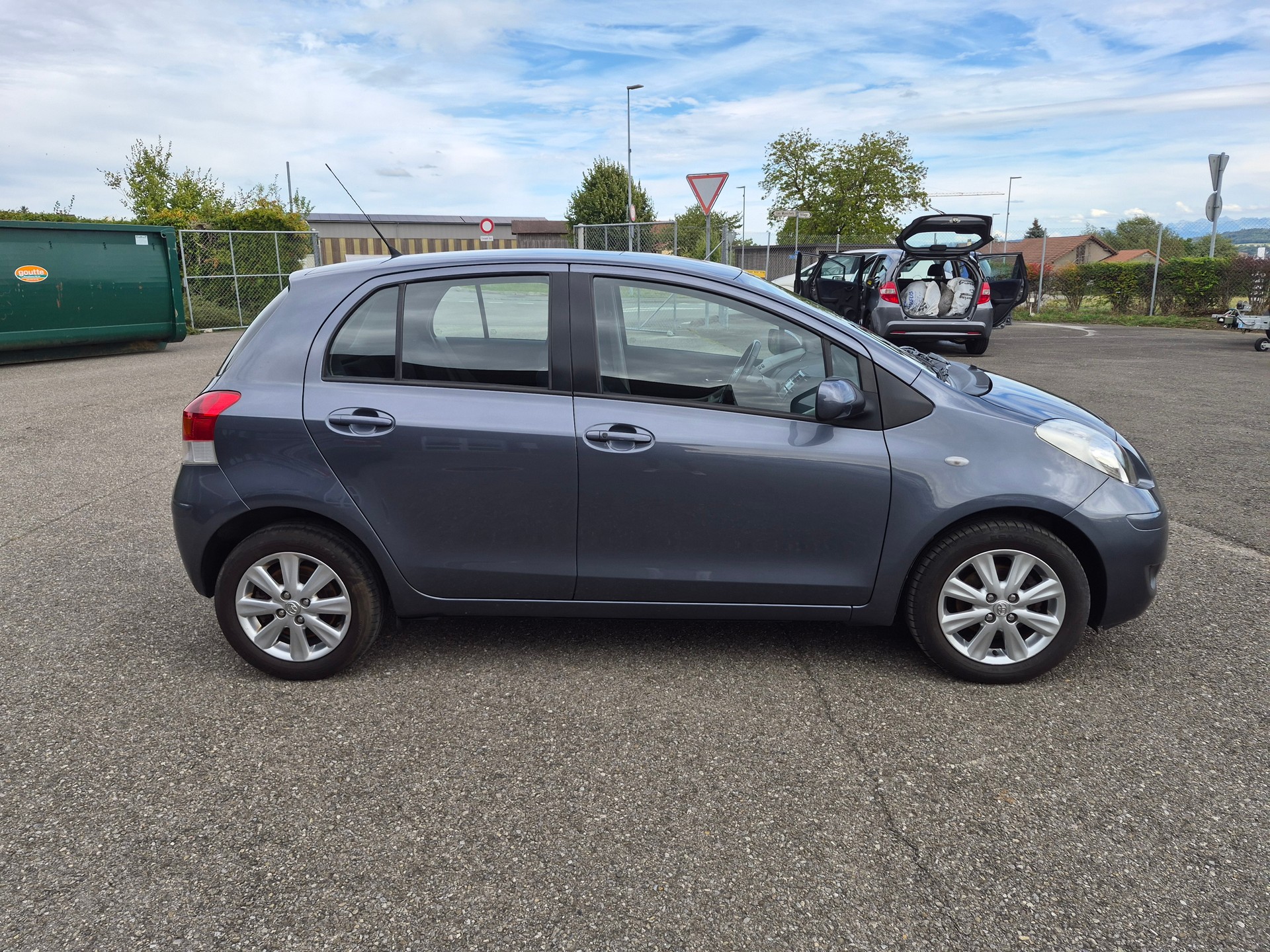 TOYOTA Yaris 1.33 S-image-2