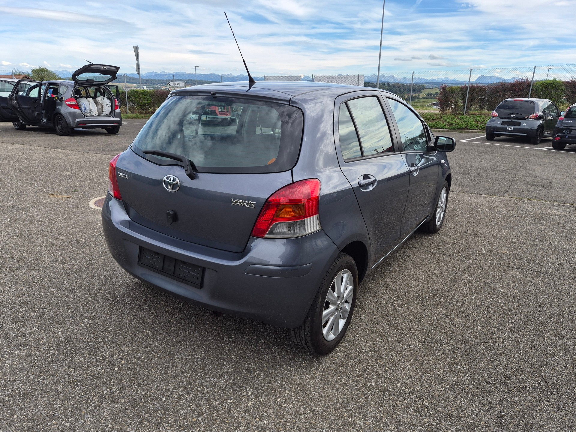 TOYOTA Yaris 1.33 S-image-1
