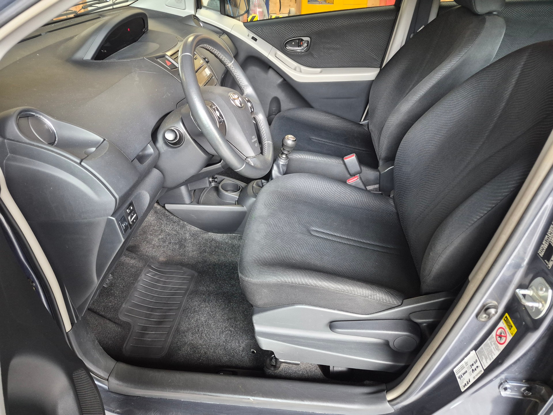 TOYOTA Yaris 1.33 S-image-5
