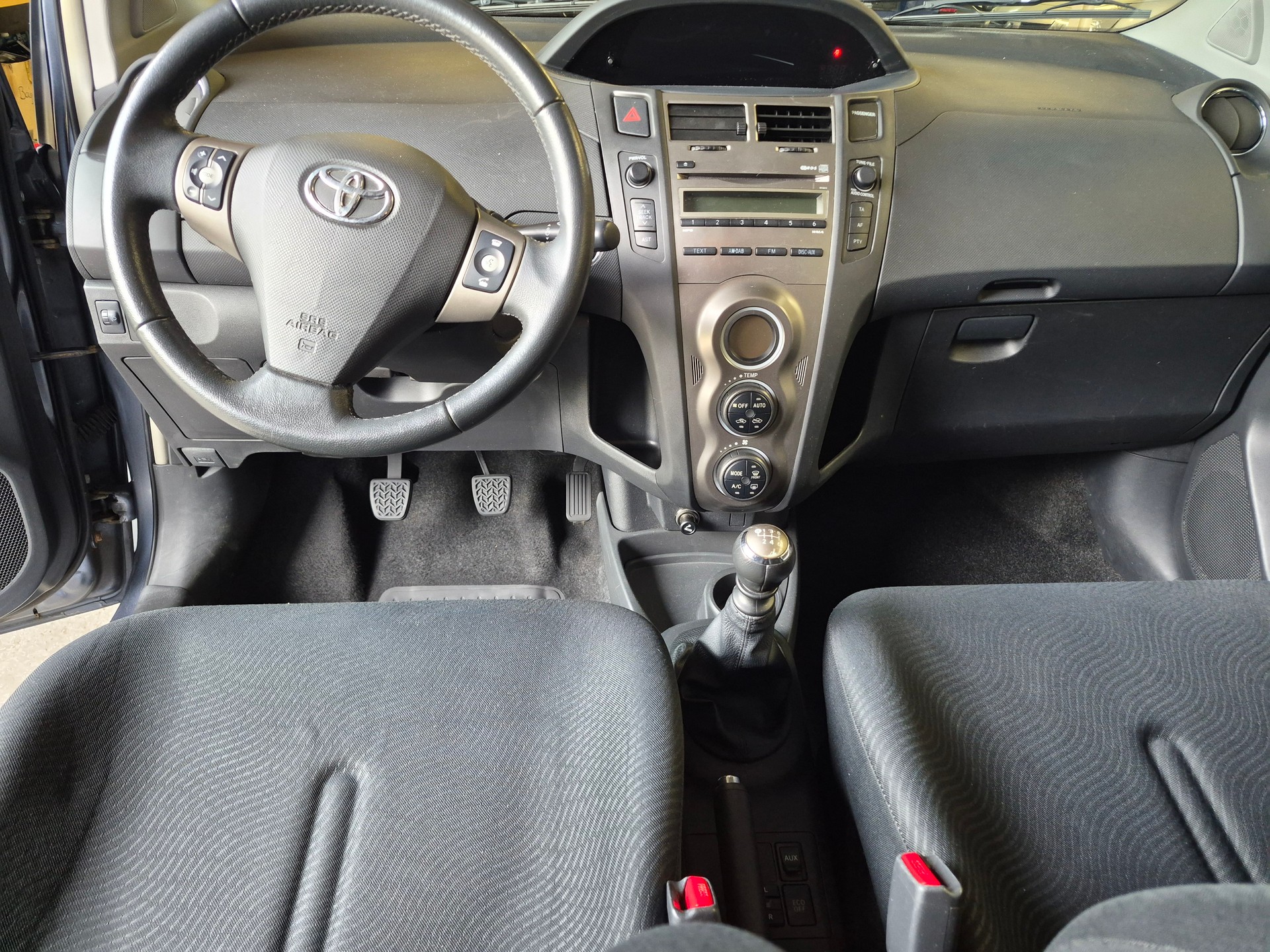 TOYOTA Yaris 1.33 S-image-7
